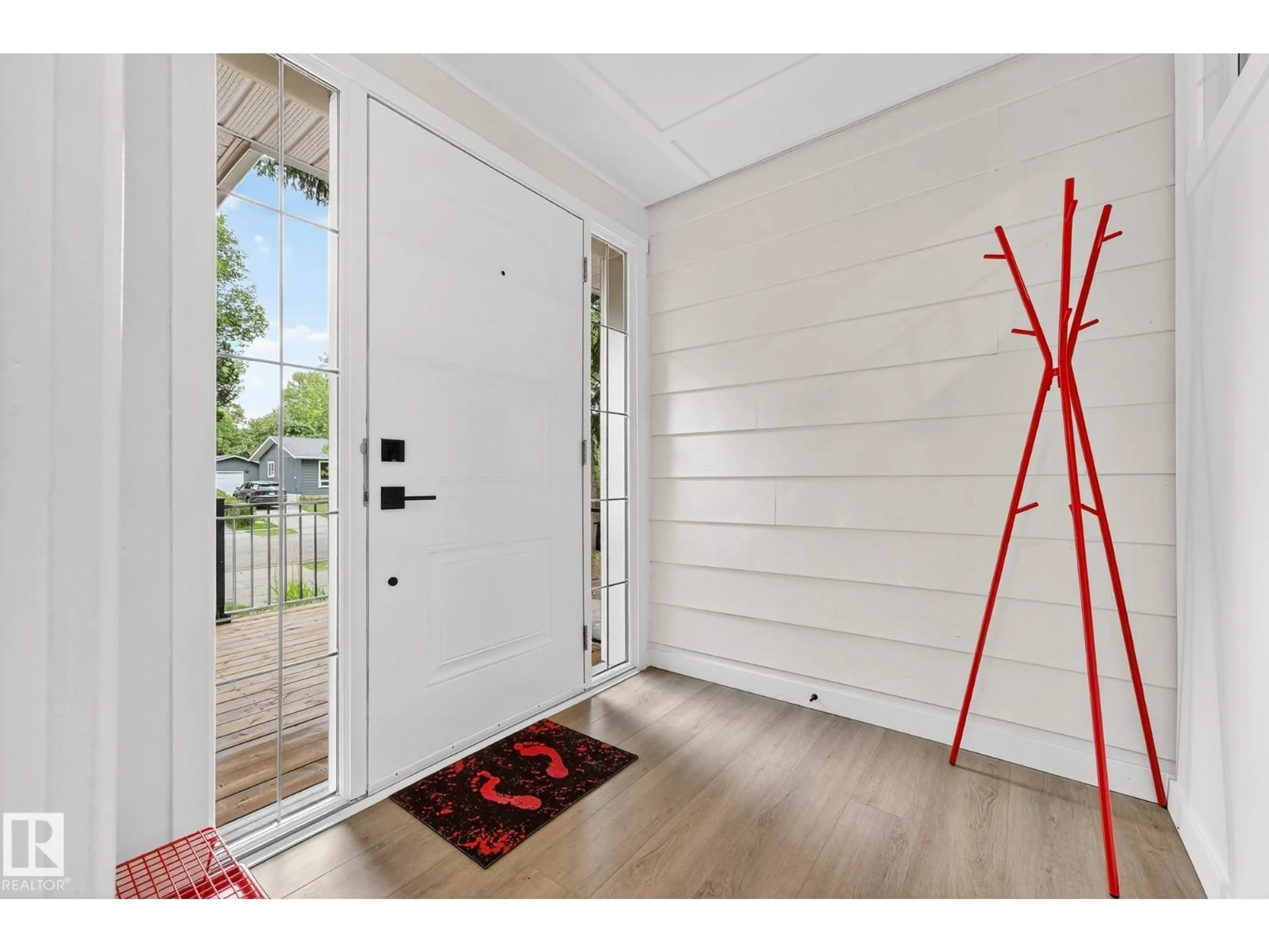 Indoor entryway for 50 LAMBERT CR, St. Albert Alberta T8N1M2