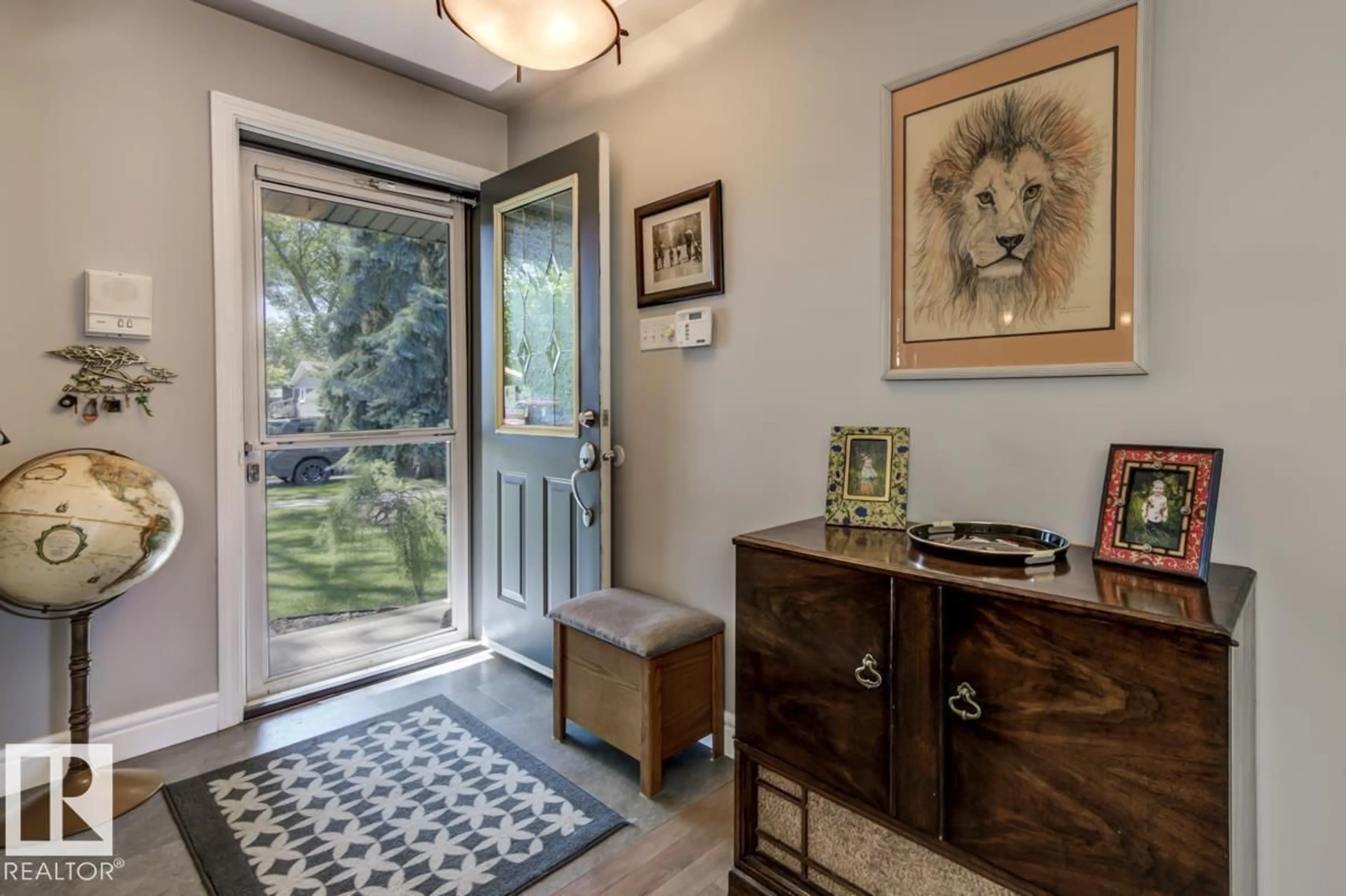 Indoor entryway for 6716 101A AV, Edmonton Alberta T6A0M2