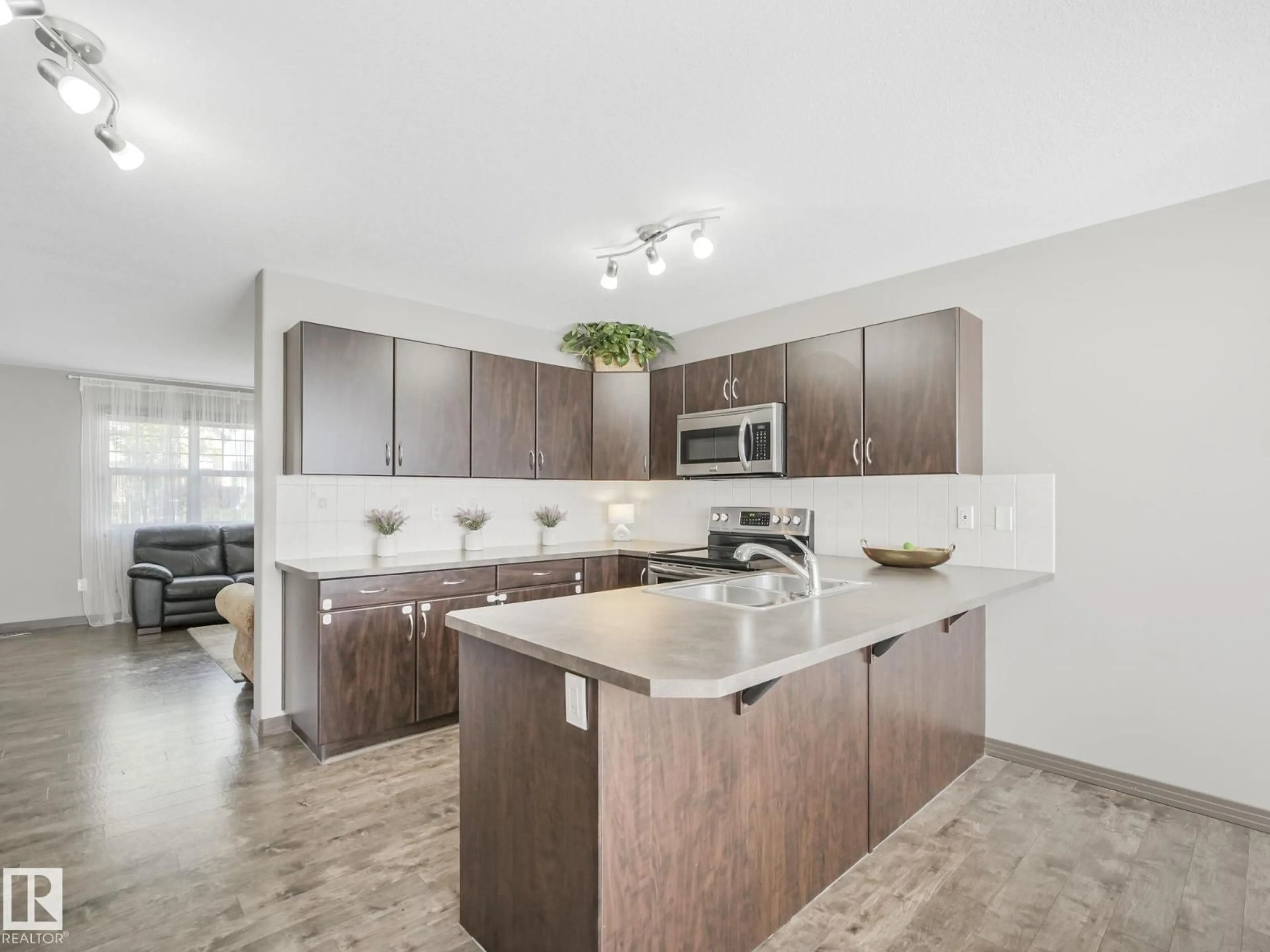 Open concept kitchen, unknown for 2353 ASPEN TR, Sherwood Park Alberta T8H0G3