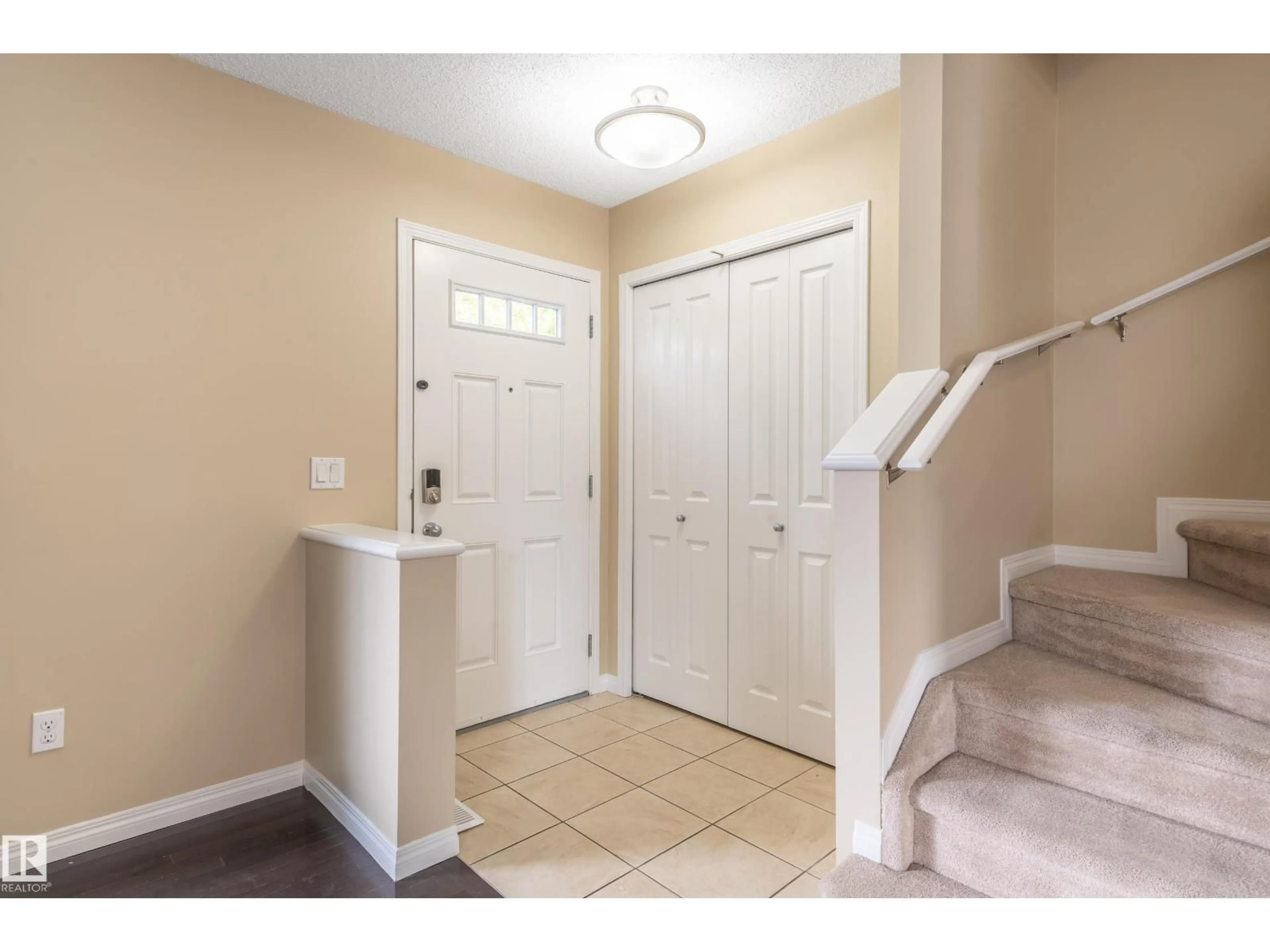 Indoor entryway for #124 - 1804 70 ST, Edmonton Alberta T6X0H4