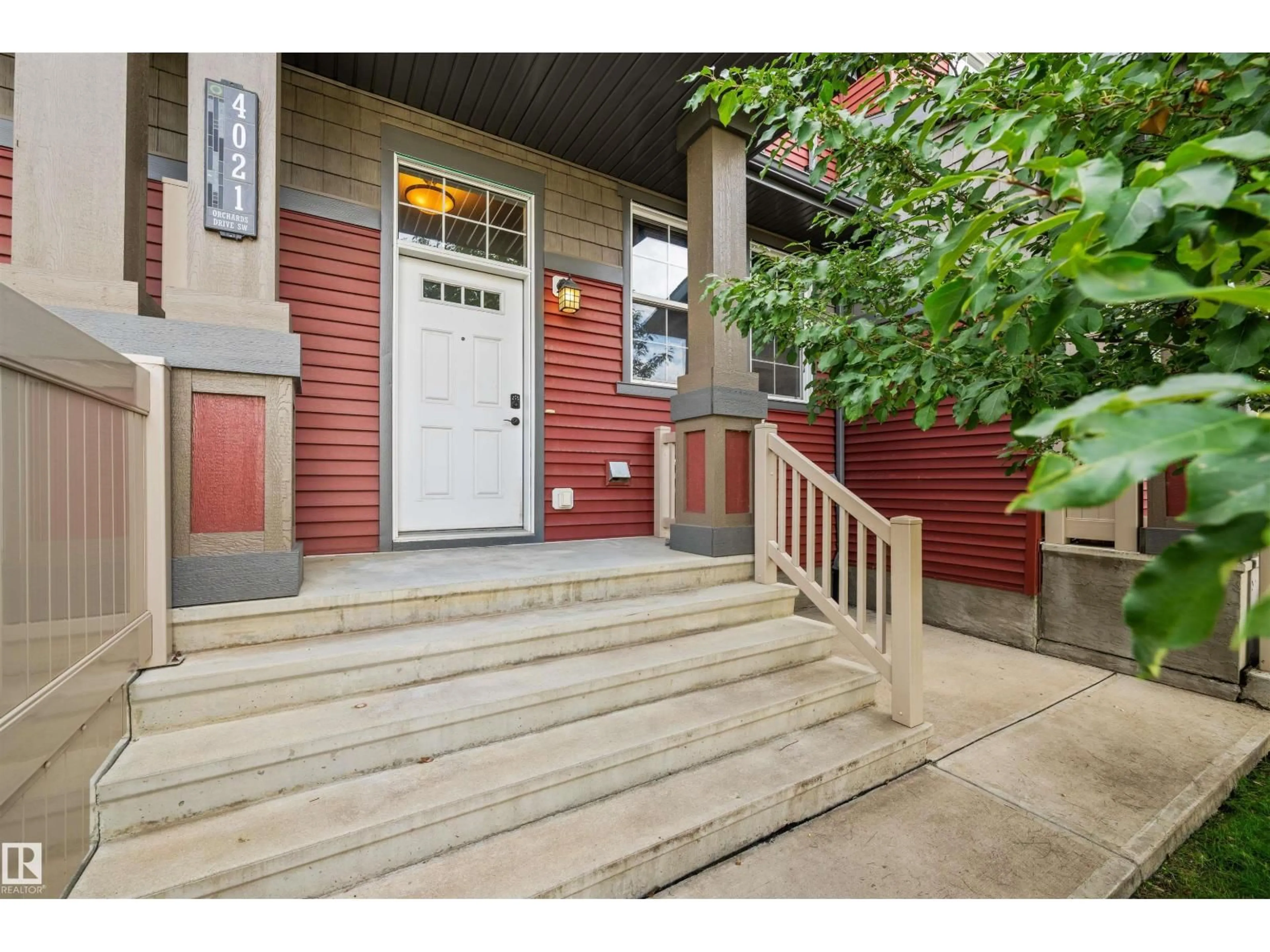 Indoor entryway for 4021 ORCHARDS DR, Edmonton Alberta T6X1V2