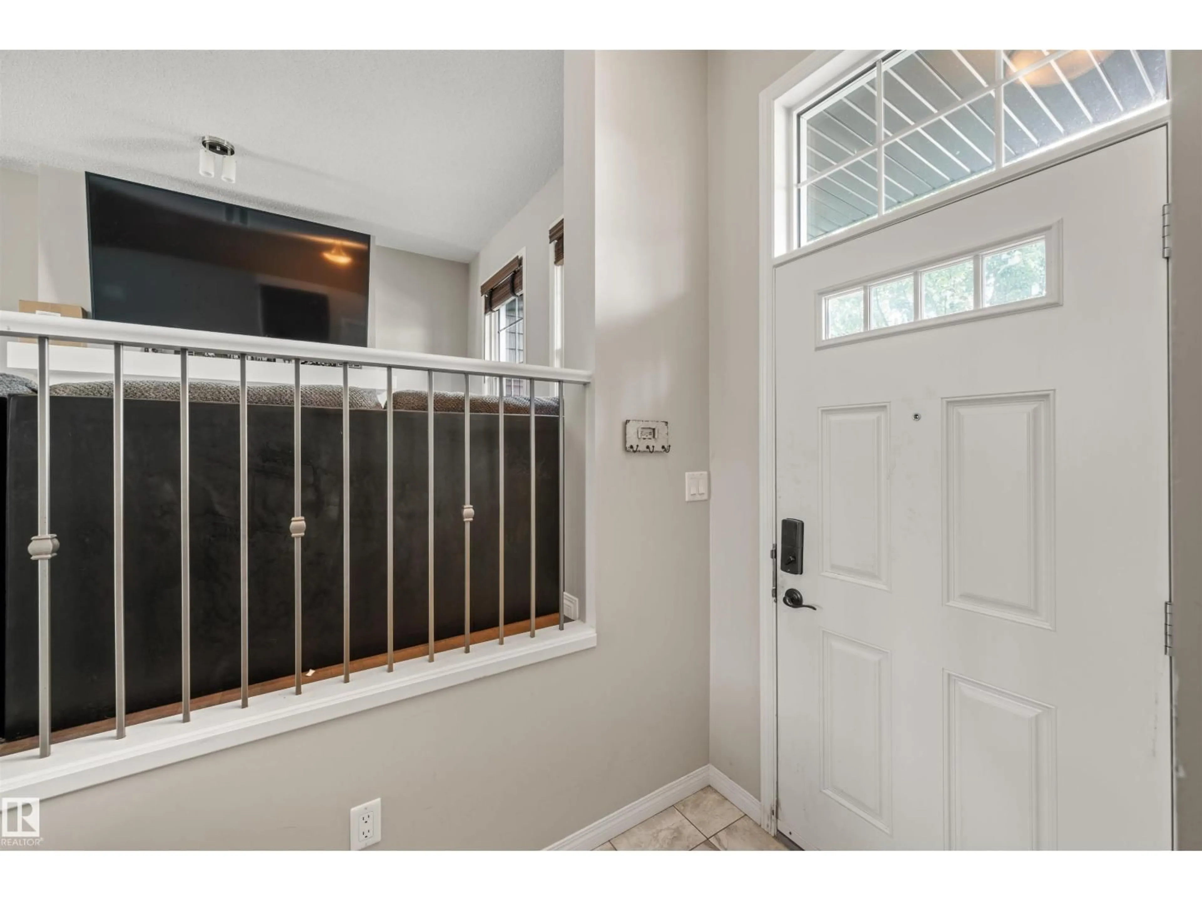 Indoor entryway for 4021 ORCHARDS DR, Edmonton Alberta T6X1V2