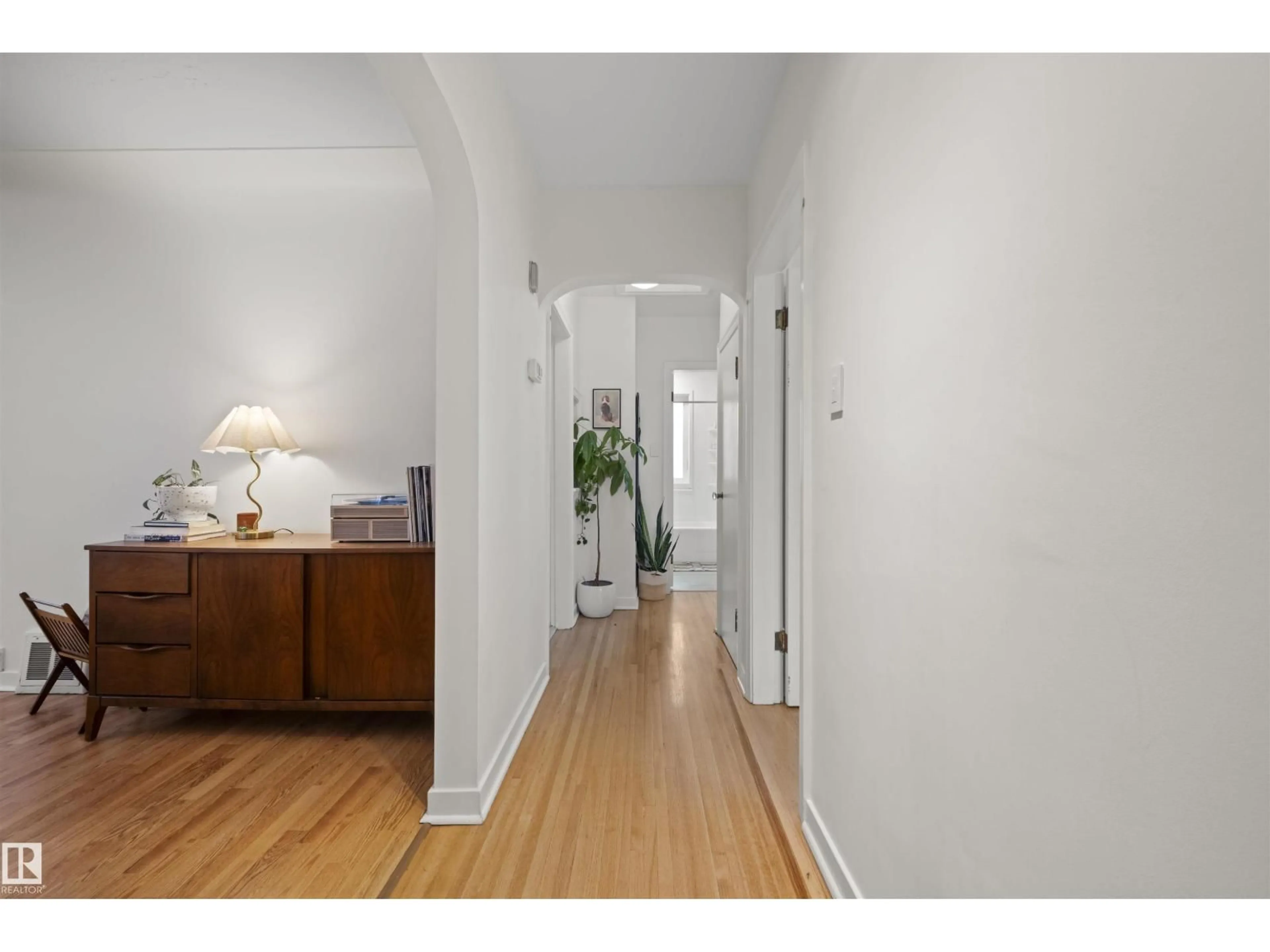 Indoor entryway for NW - 10966 117 ST, Edmonton Alberta T5H3N6