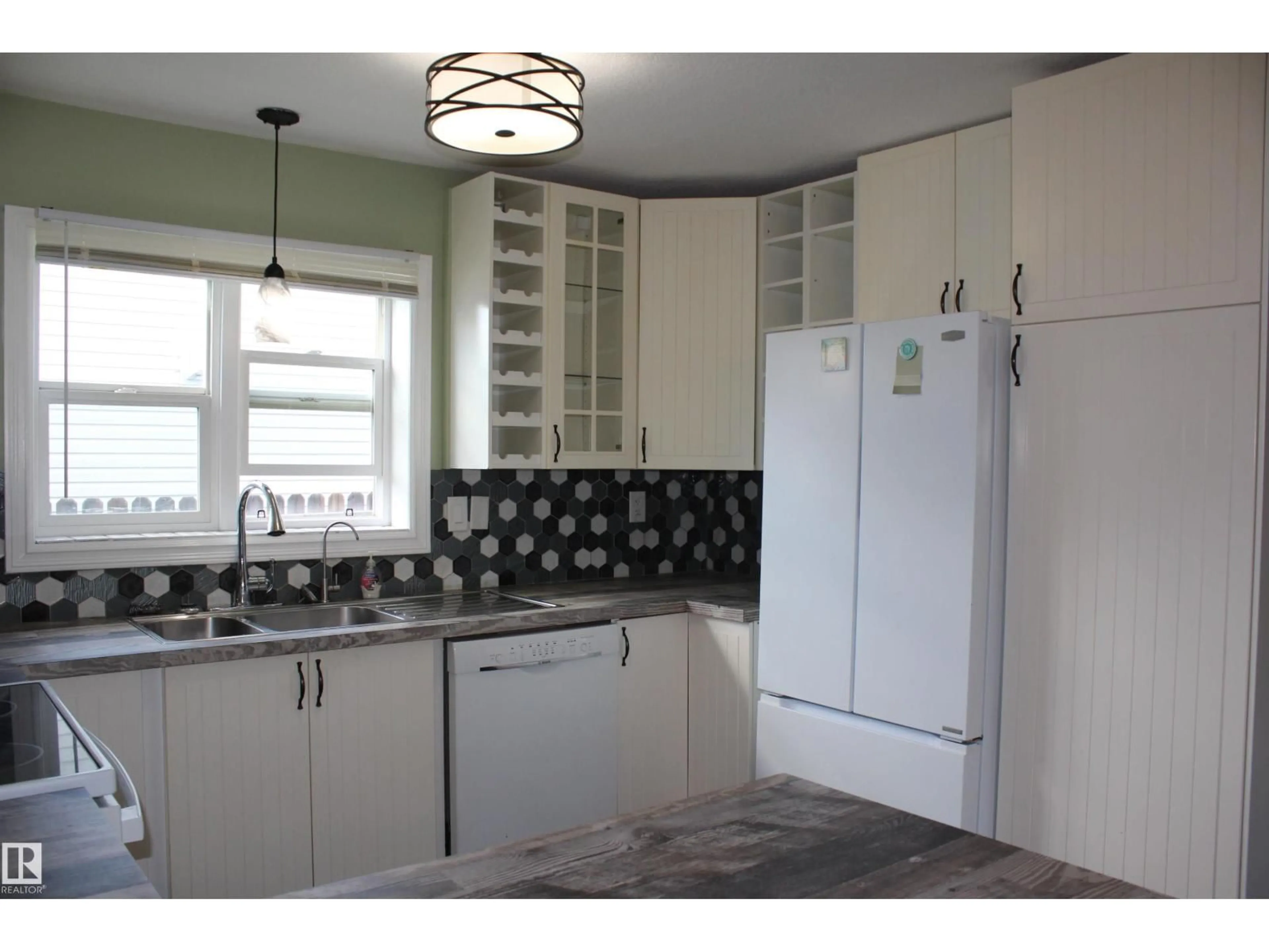 Standard kitchen, ceramic/tile floor for 5023 53 AV, Mundare Alberta T0B3H0