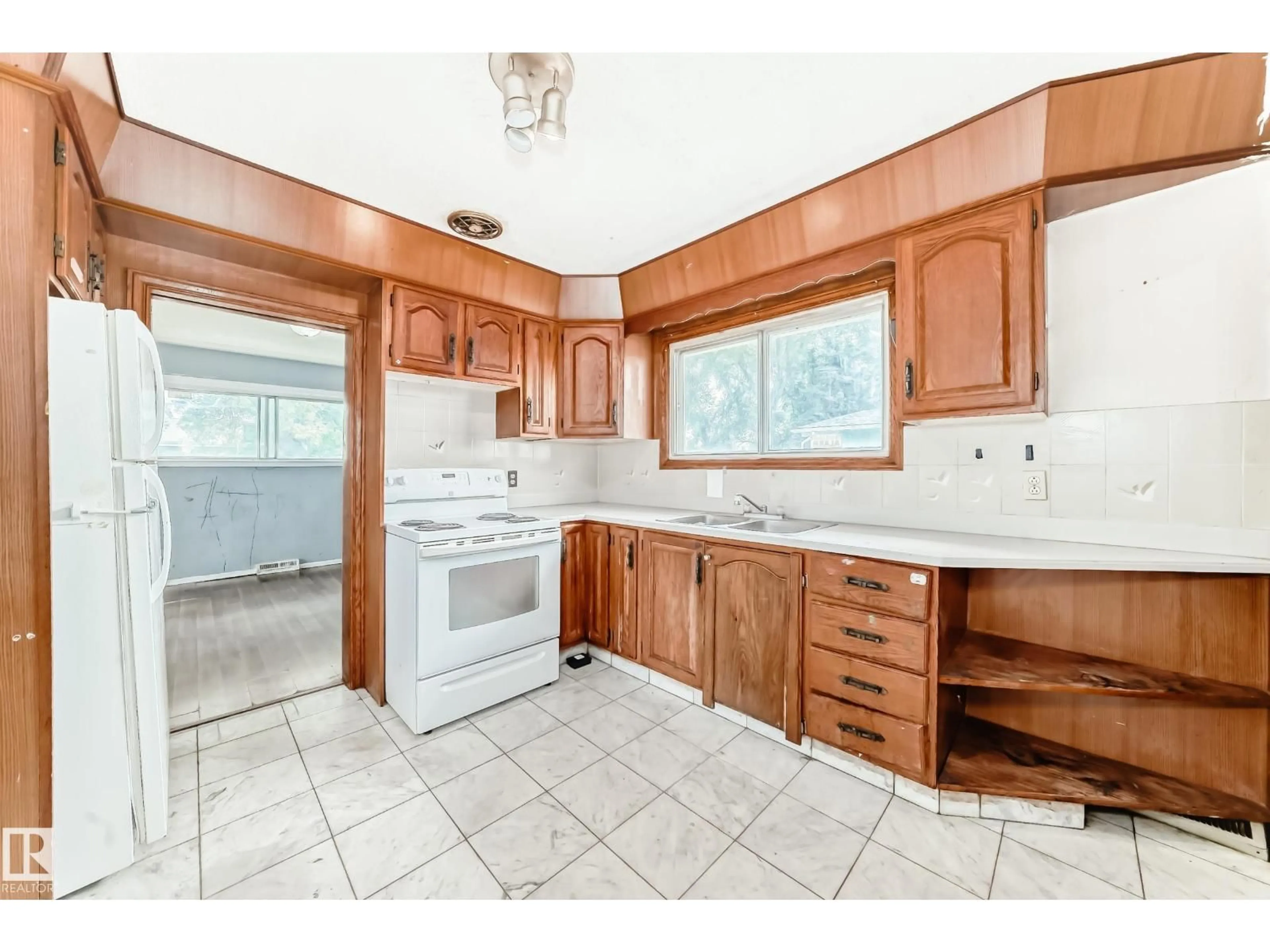 Standard kitchen, ceramic/tile floor for 8303 124 AV, Edmonton Alberta T5B1C3