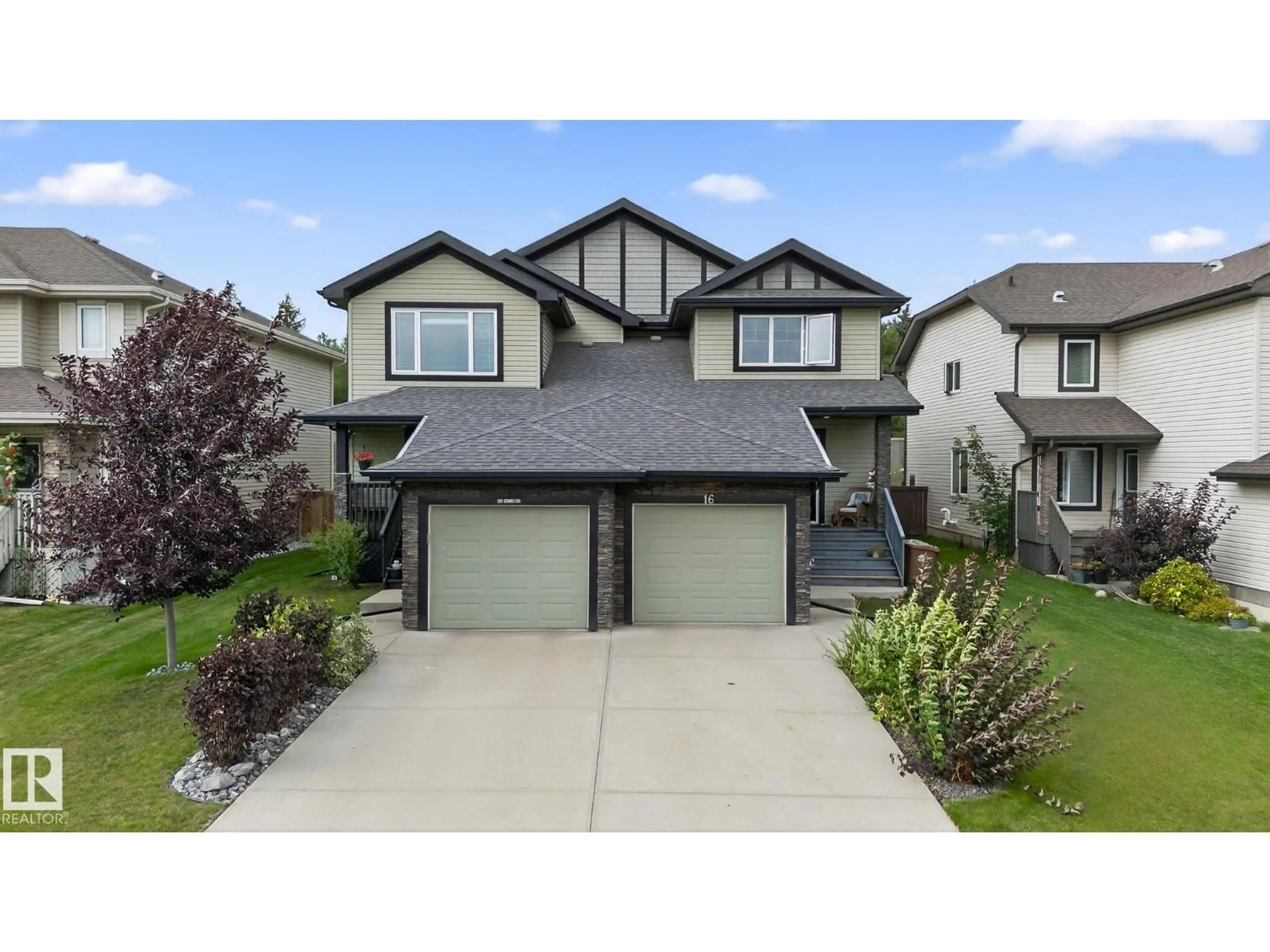 Home with vinyl exterior material, street for 16 ROYAL ST, St. Albert Alberta T8N7N8