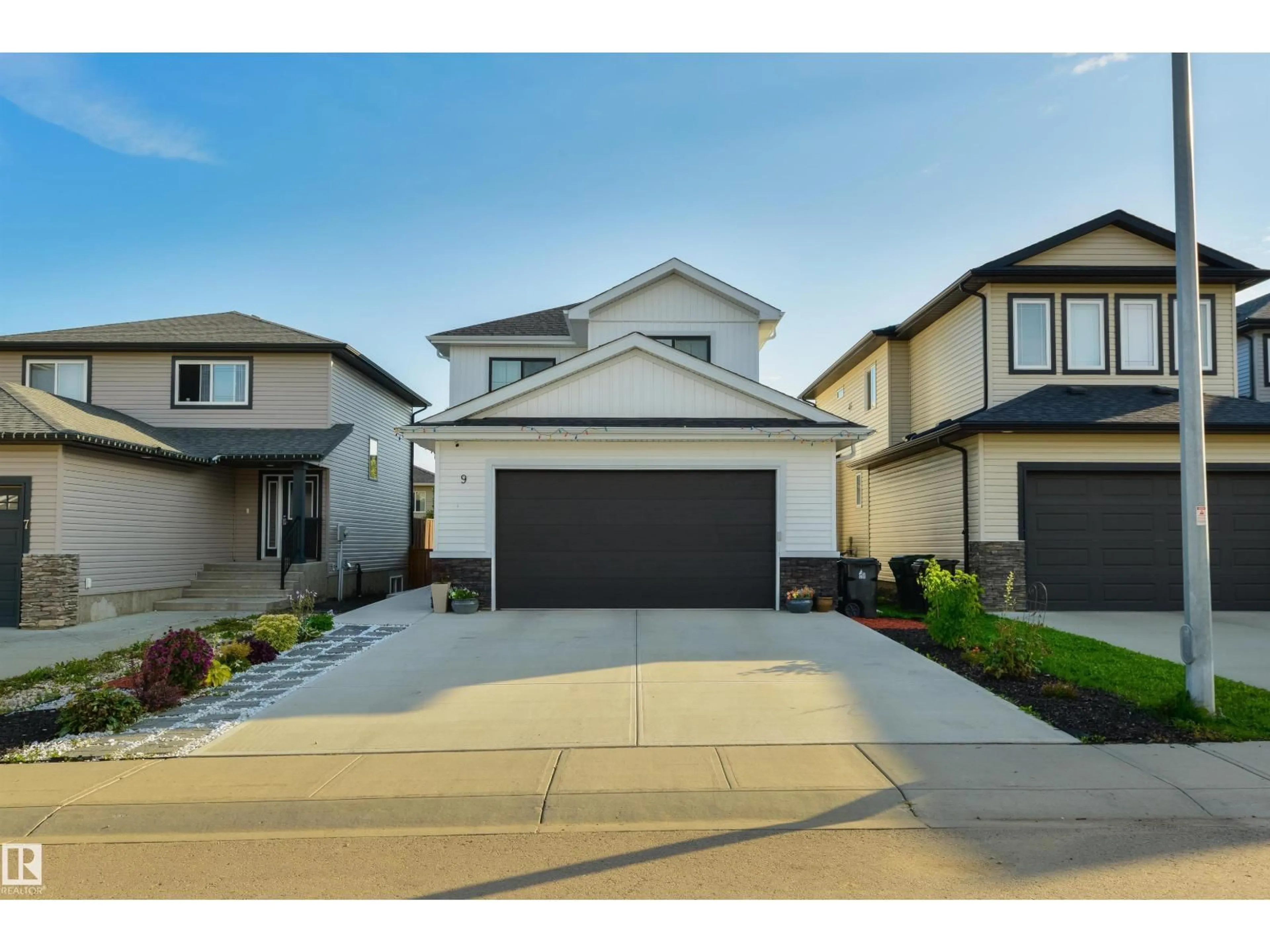 Home with vinyl exterior material, street for 9 HULL WD, Spruce Grove Alberta T7X4P7