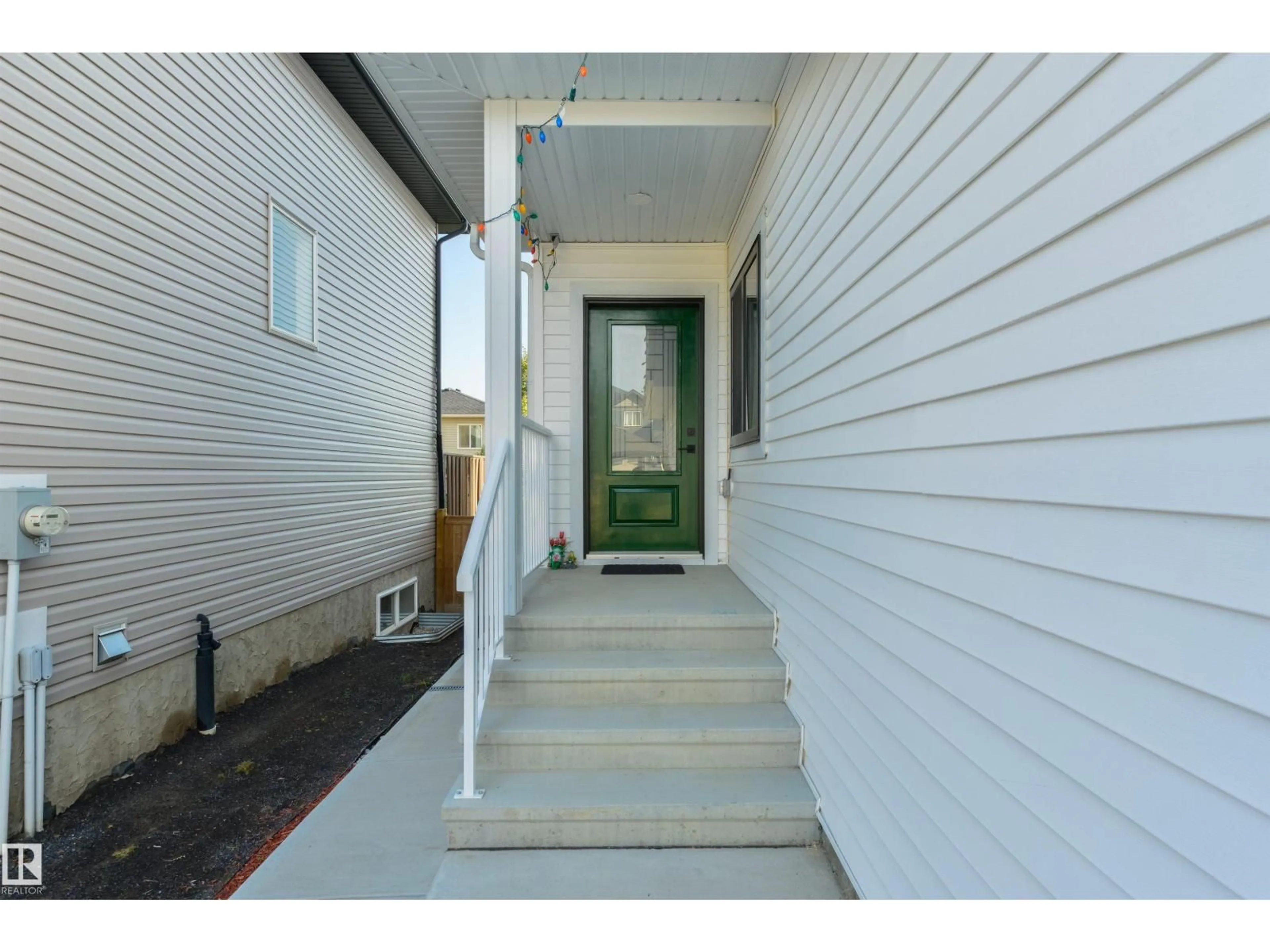 Indoor entryway for 9 HULL WD, Spruce Grove Alberta T7X4P7