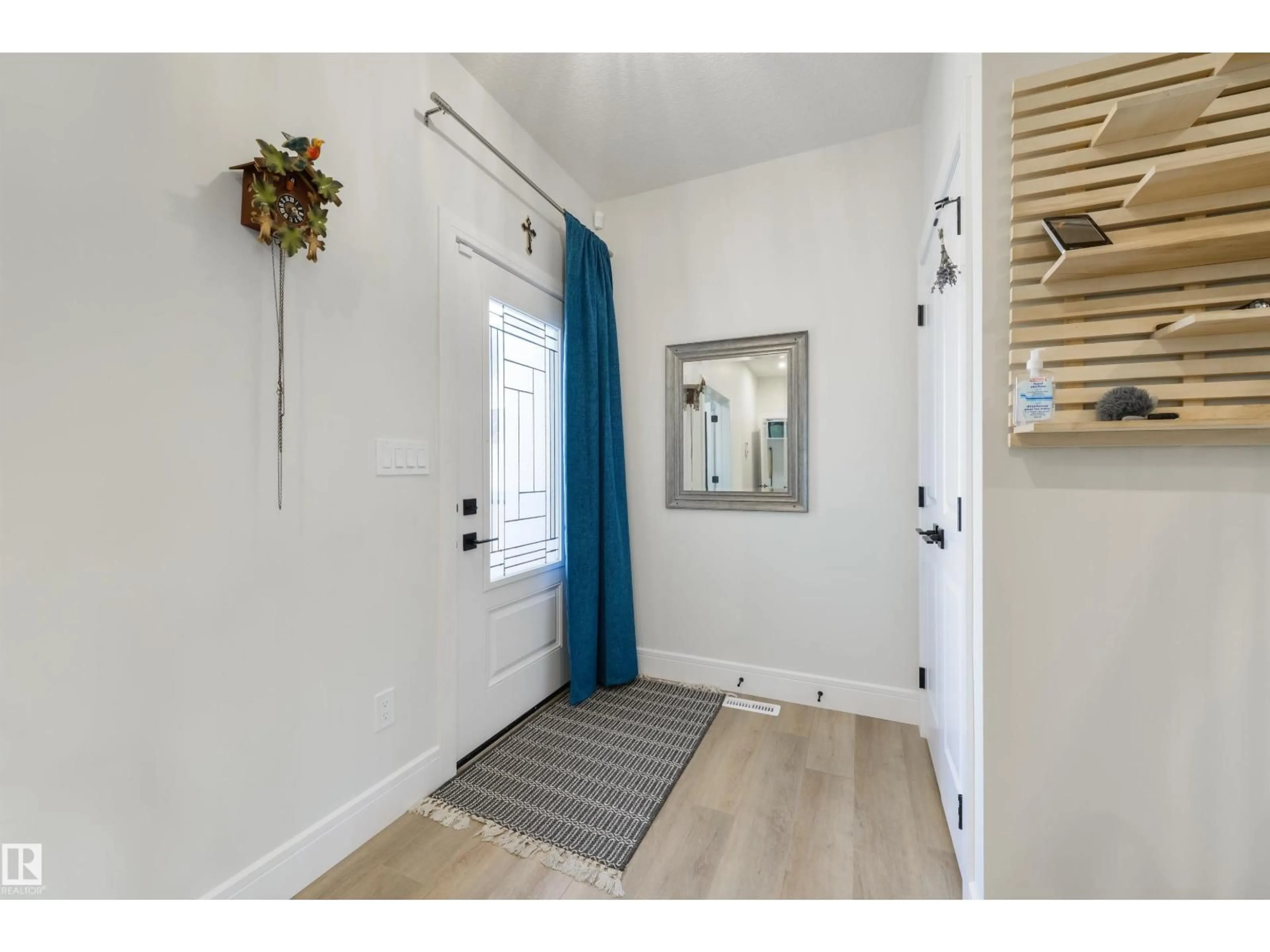 Indoor entryway for 9 HULL WD, Spruce Grove Alberta T7X4P7