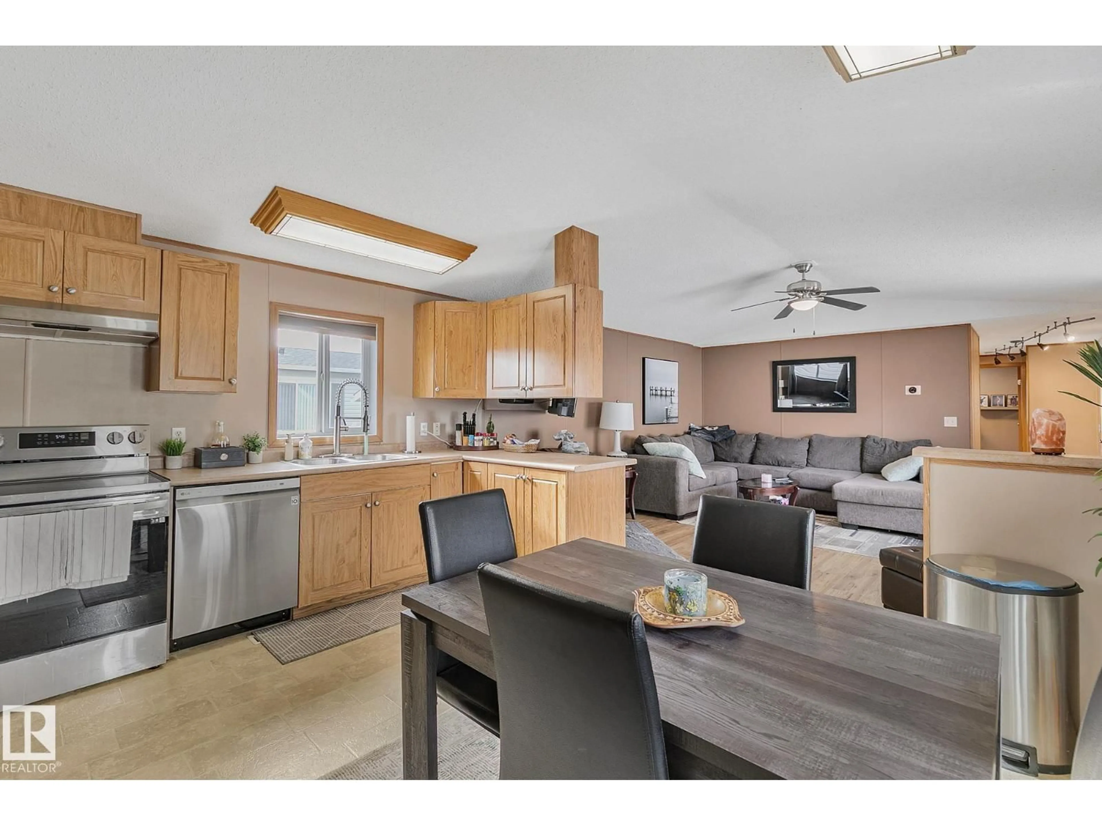 Open concept kitchen, unknown for 3407 LAKEVIEW PT, Edmonton Alberta T5S2R8