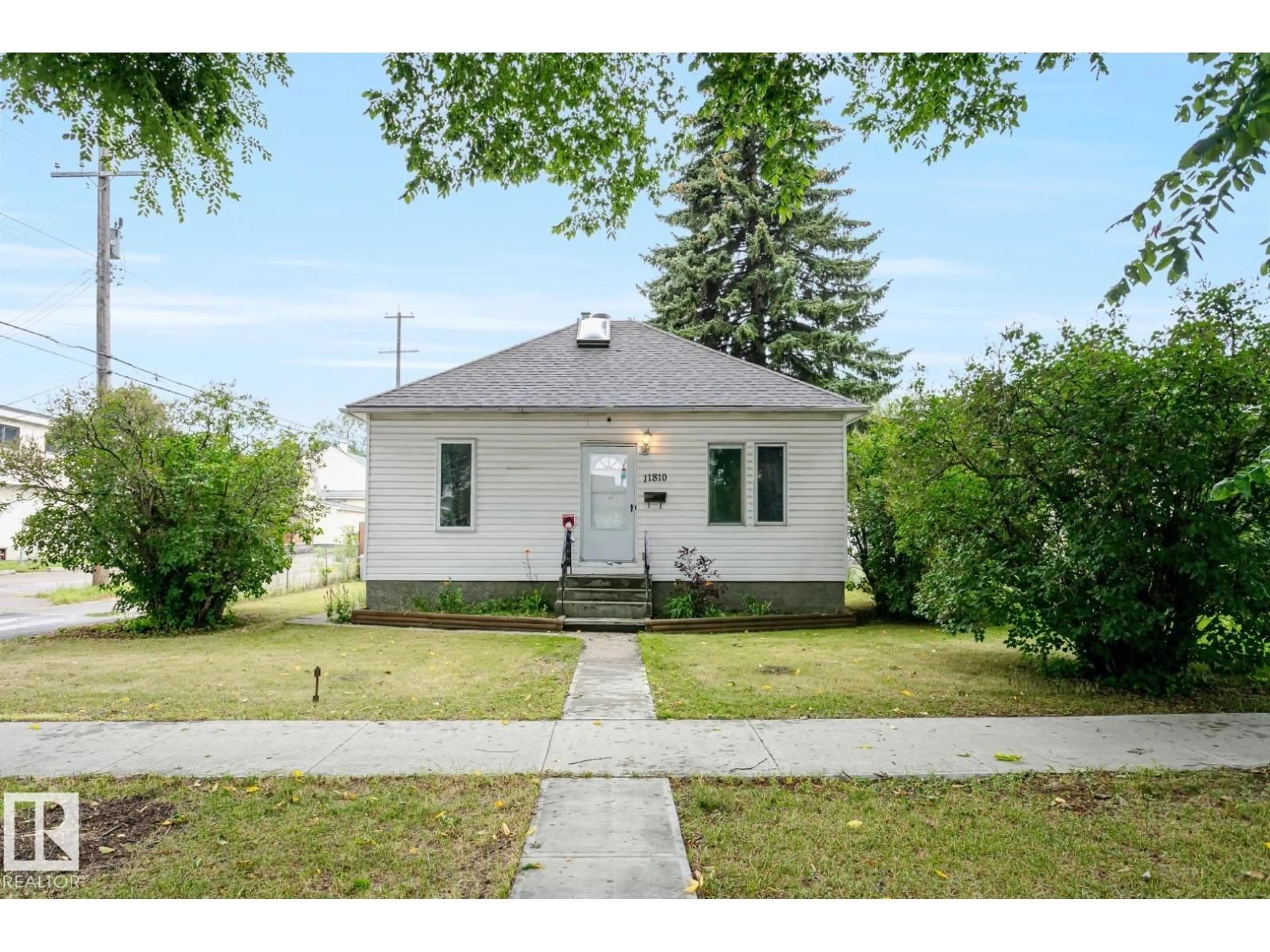 A pic from outside/outdoor area/front of a property/back of a property/a pic from drone, street for 11810 55 ST, Edmonton Alberta T5W3P8
