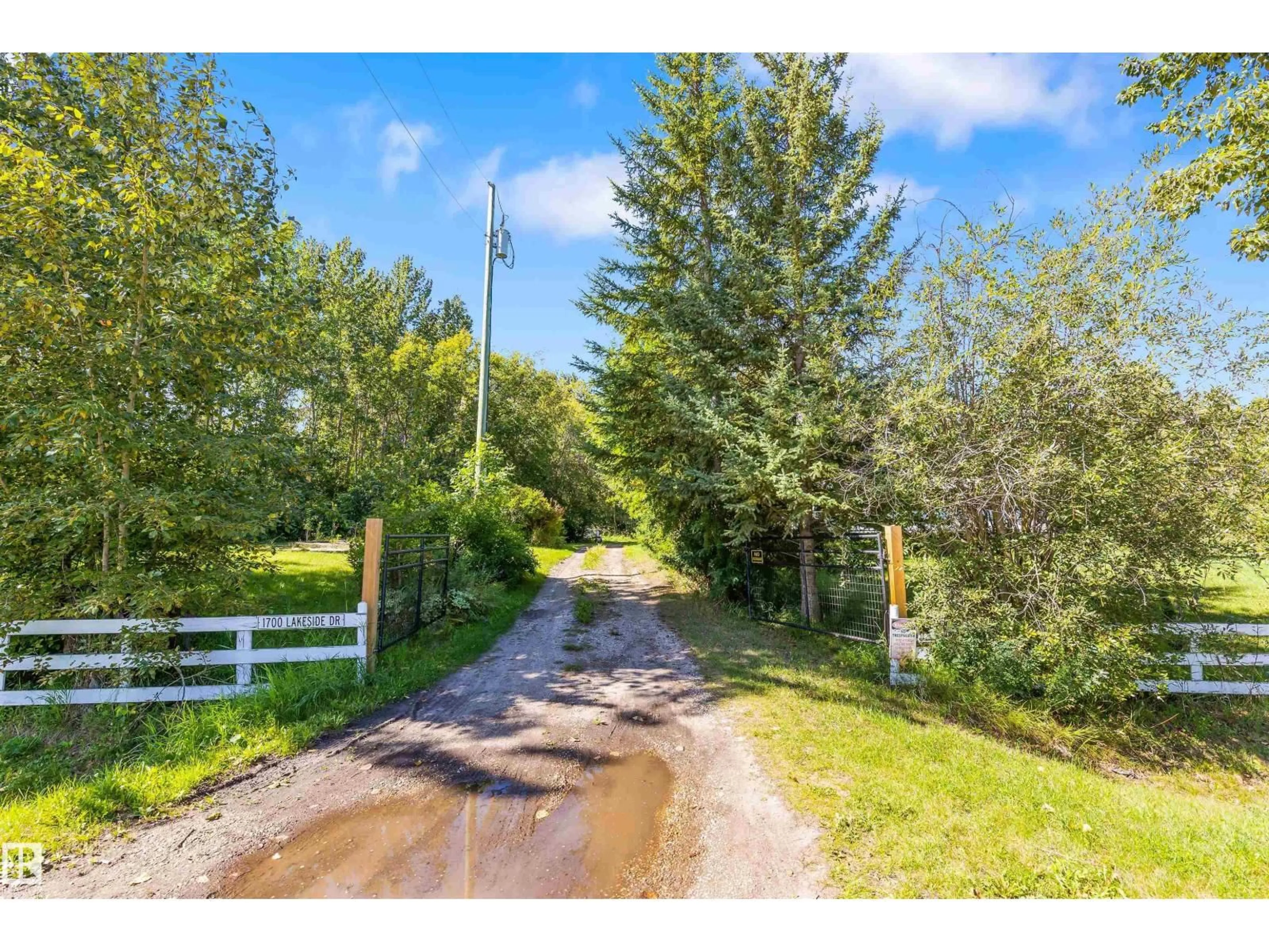 A pic from outside/outdoor area/front of a property/back of a property/a pic from drone, unknown for 1700 LAKESIDE DR, Rural Parkland County Alberta T7Z2V9