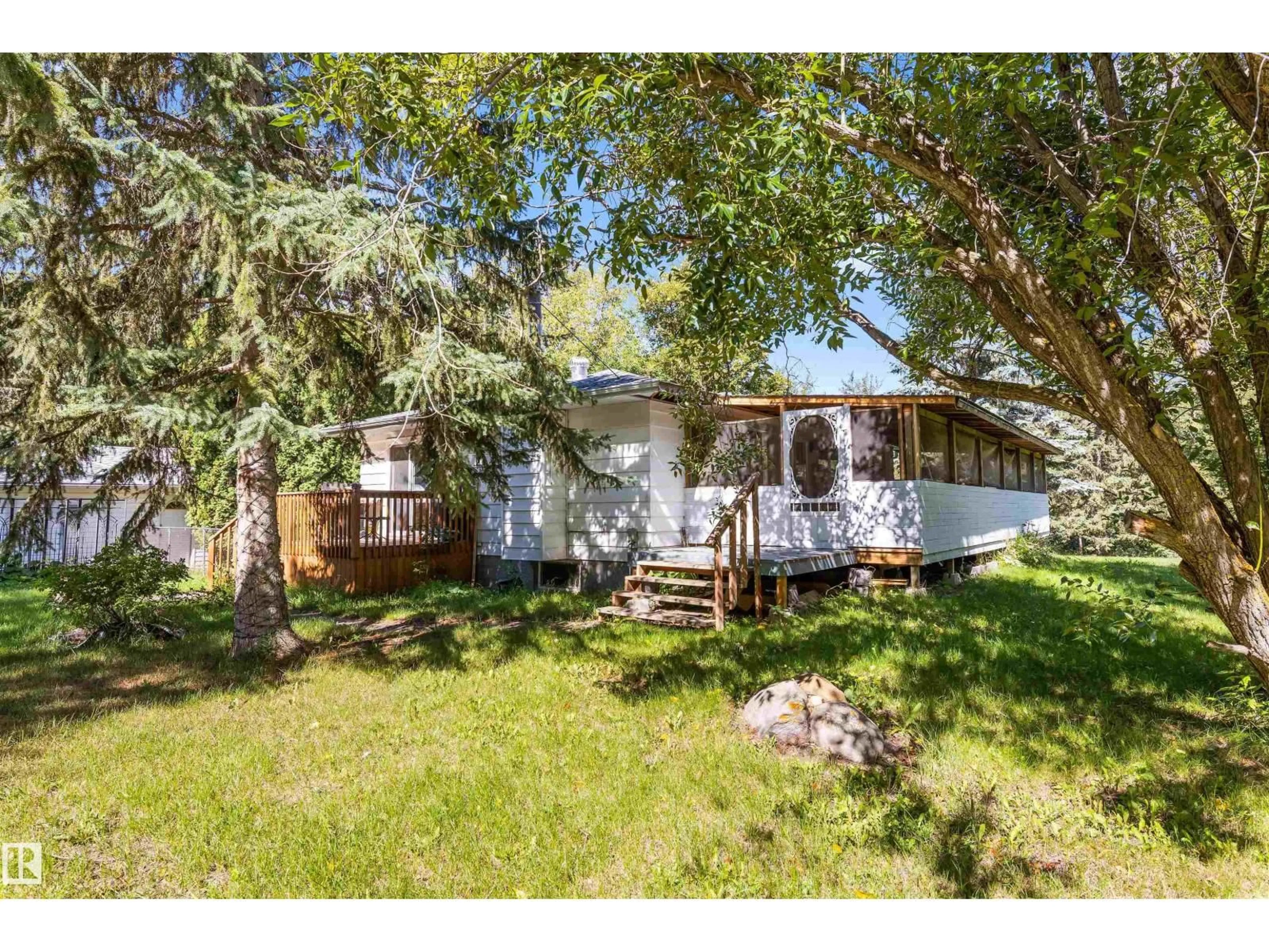 A pic from outside/outdoor area/front of a property/back of a property/a pic from drone, unknown for 1700 LAKESIDE DR, Rural Parkland County Alberta T7Z2V9