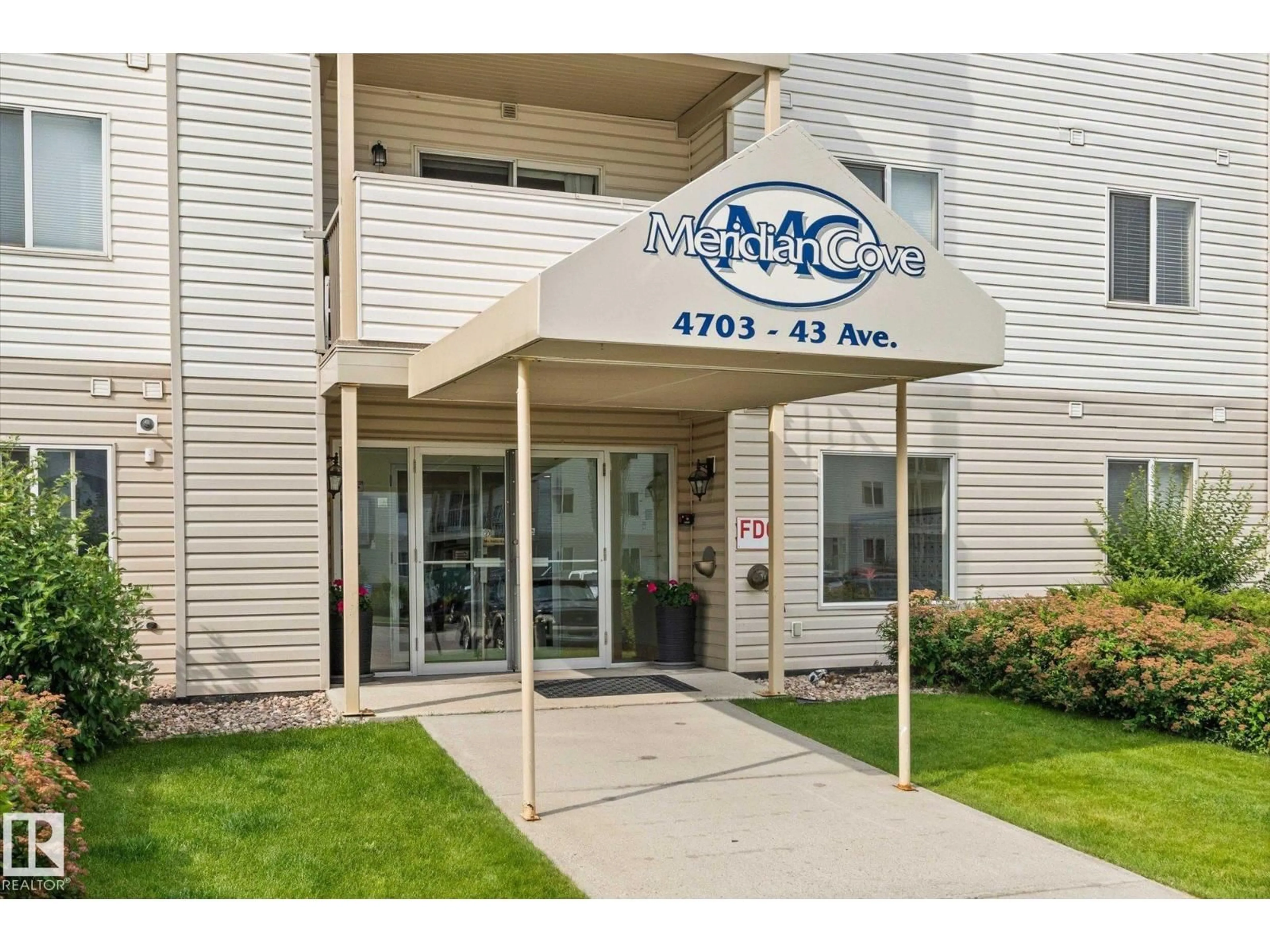 Indoor foyer for 305 - 4307 43 AV, Stony Plain Alberta T7Z2S7