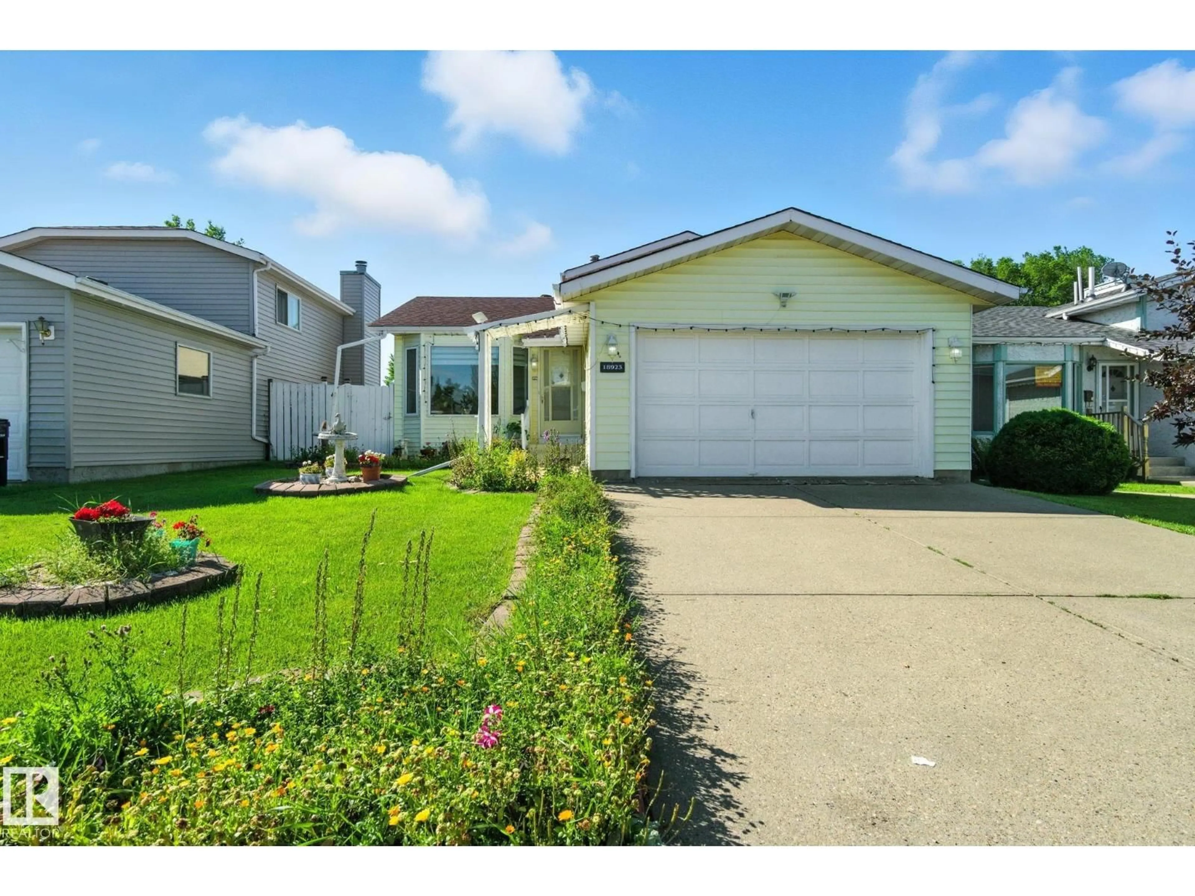 Home with vinyl exterior material, street for 18923 70 AV, Edmonton Alberta T5T5E4