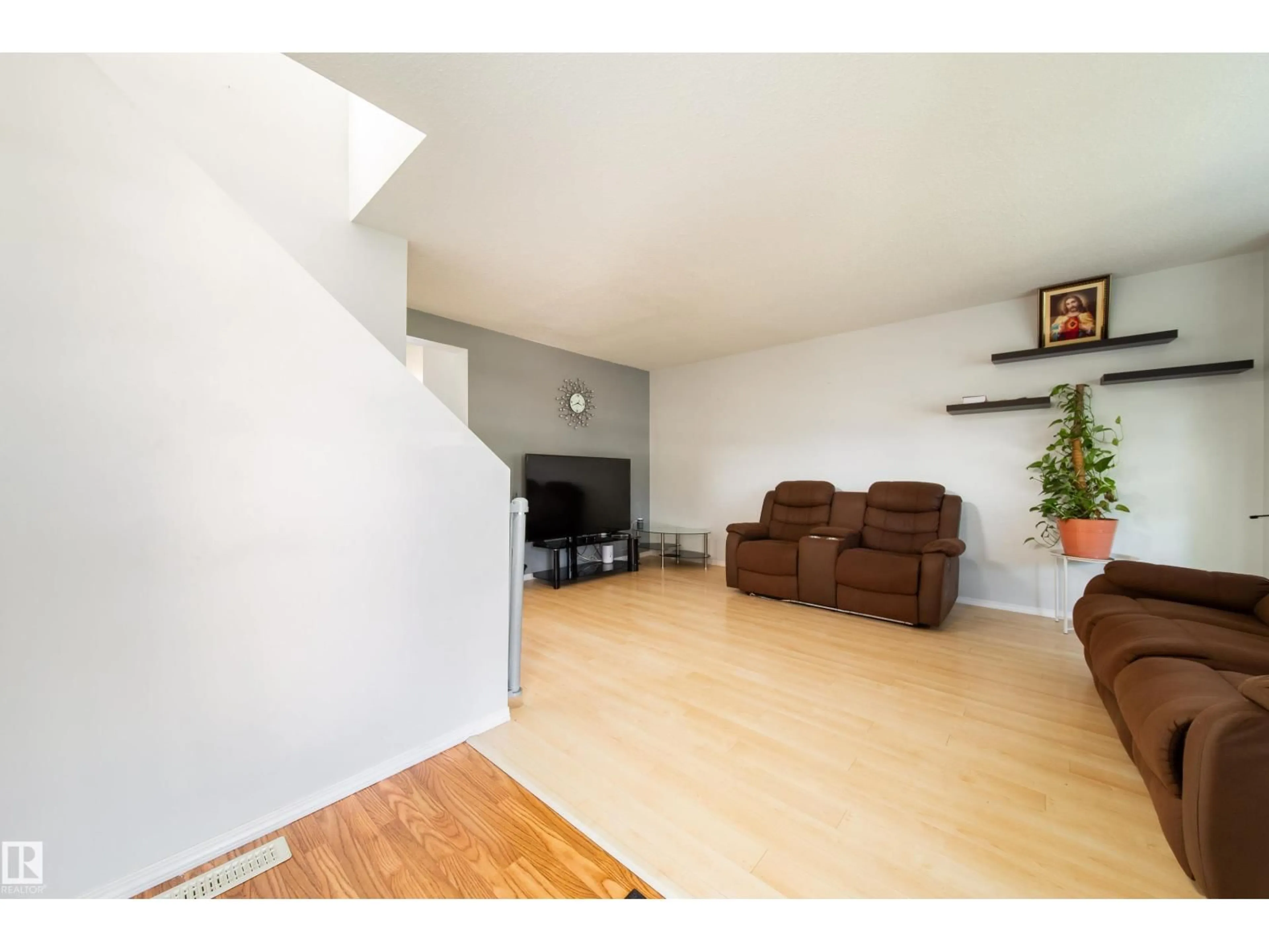 Unknown for 1905 36 AV, Edmonton Alberta T6T1S9