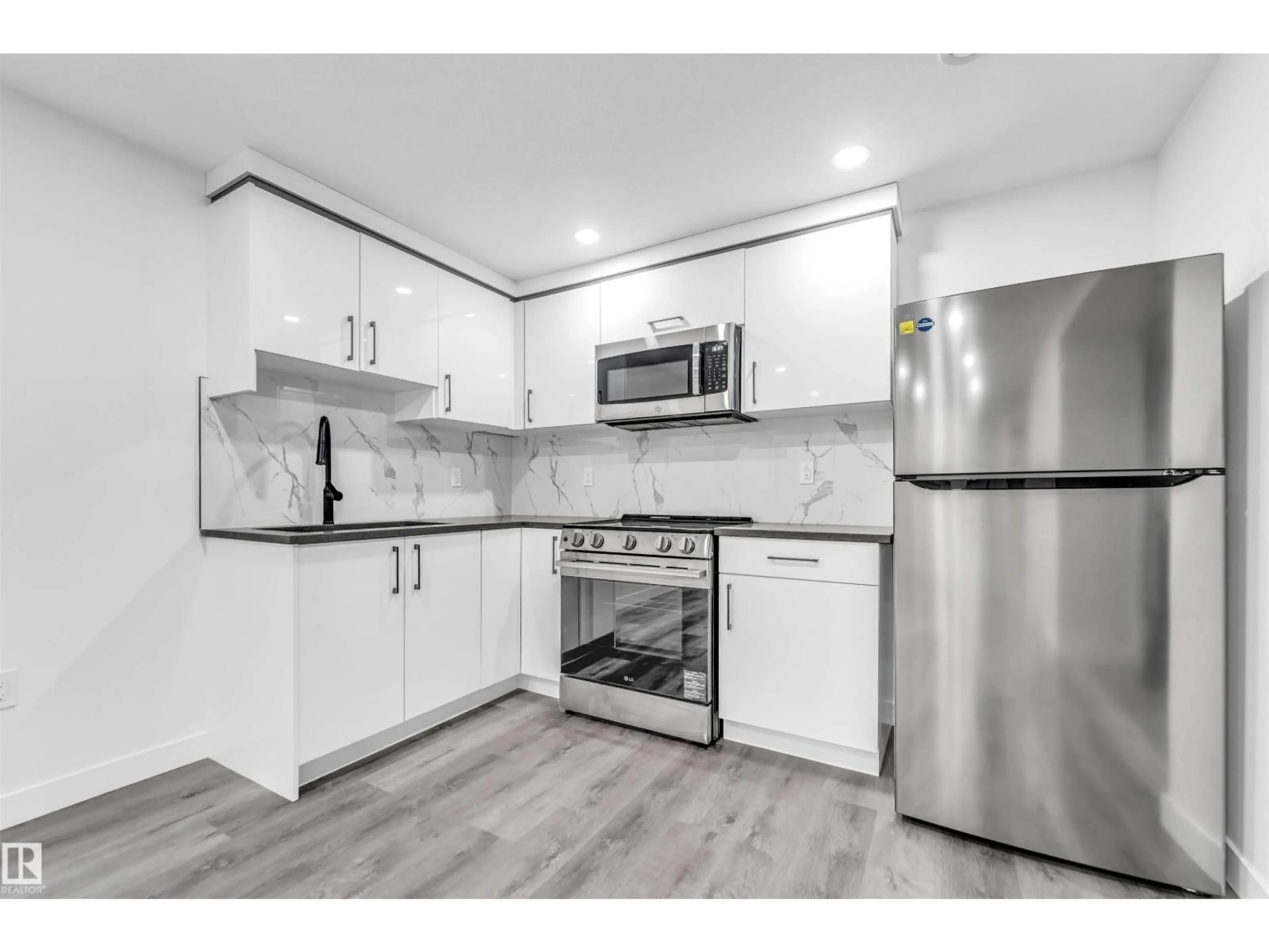Standard kitchen, unknown for NW - 13604 139 ST, Edmonton Alberta T5L2C4