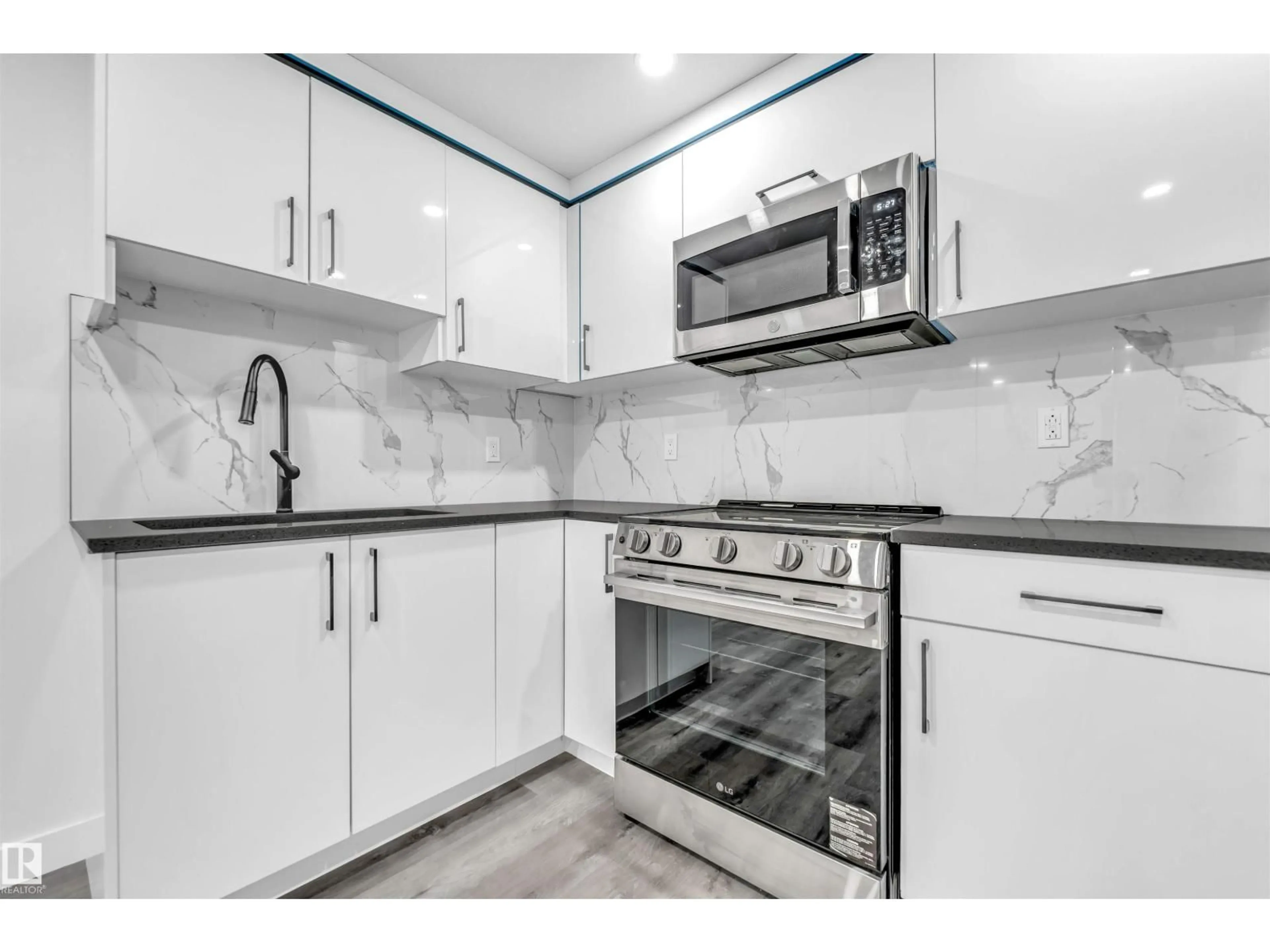 Standard kitchen, unknown for NW - 13604 139 ST, Edmonton Alberta T5L2C4