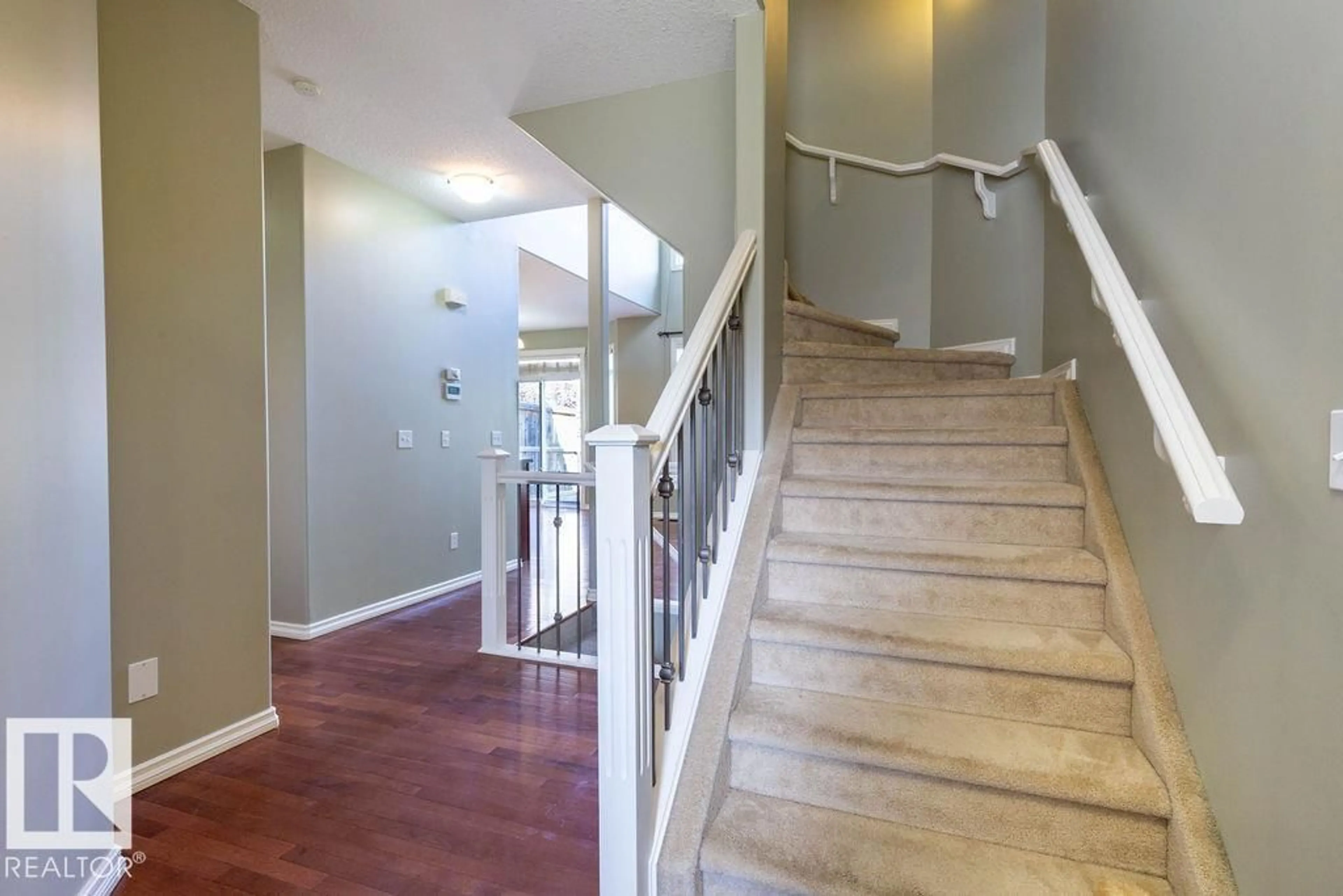 Indoor foyer for SW - 11546 11 AV, Edmonton Alberta T6W1W8