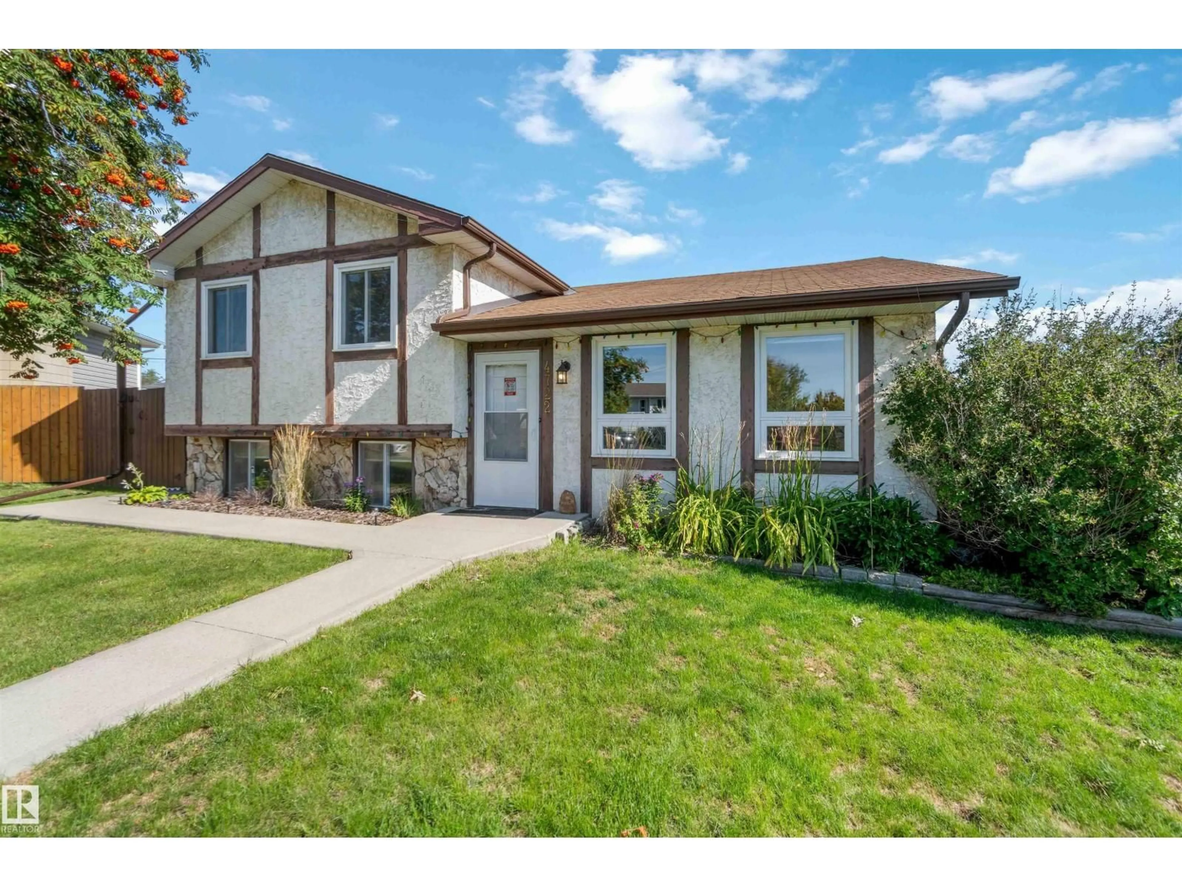 Home with vinyl exterior material, street for 4722 51 AV, Bon Accord Alberta T0A0K0