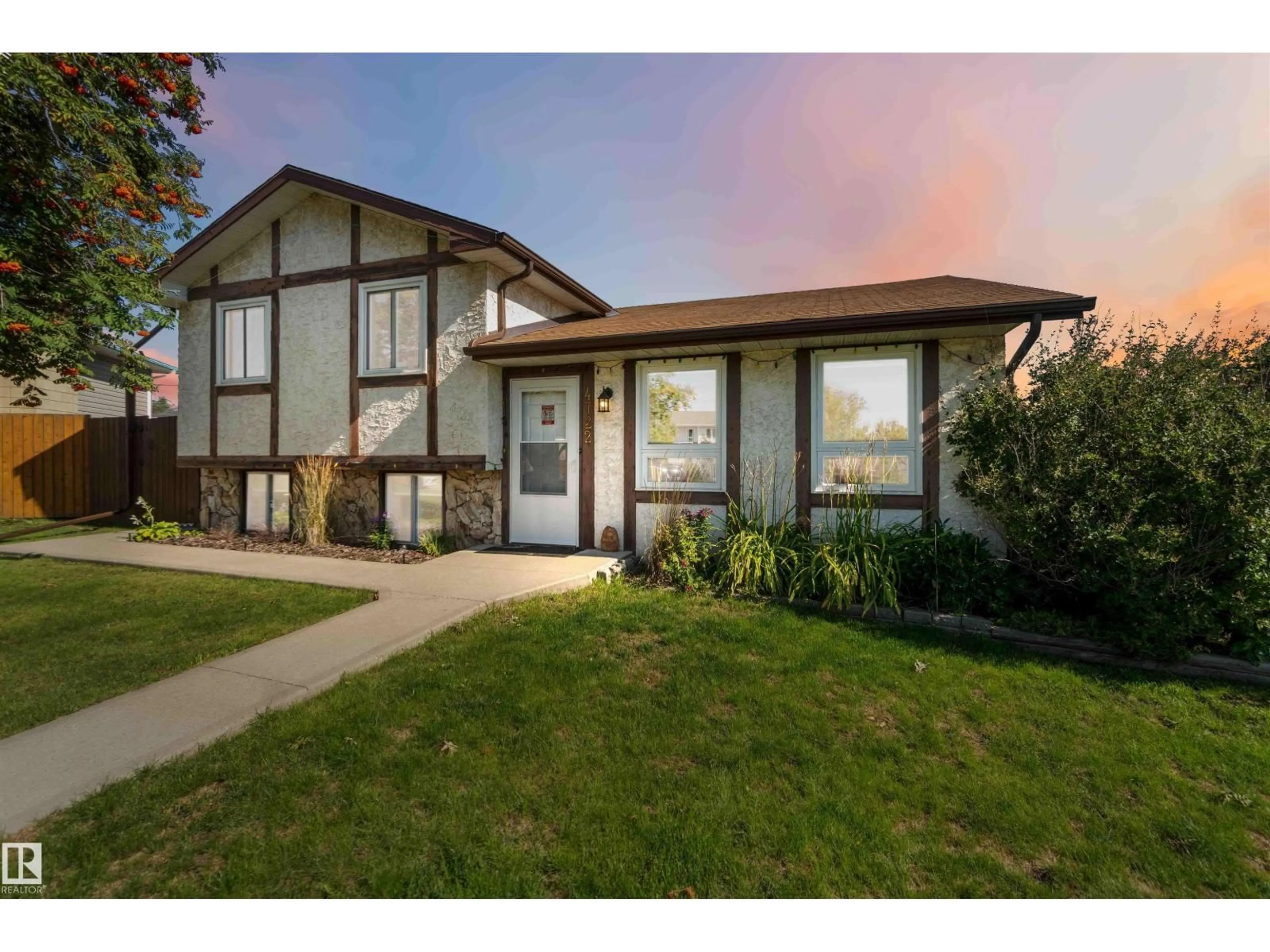 Home with vinyl exterior material, street for 4722 51 AV, Bon Accord Alberta T0A0K0