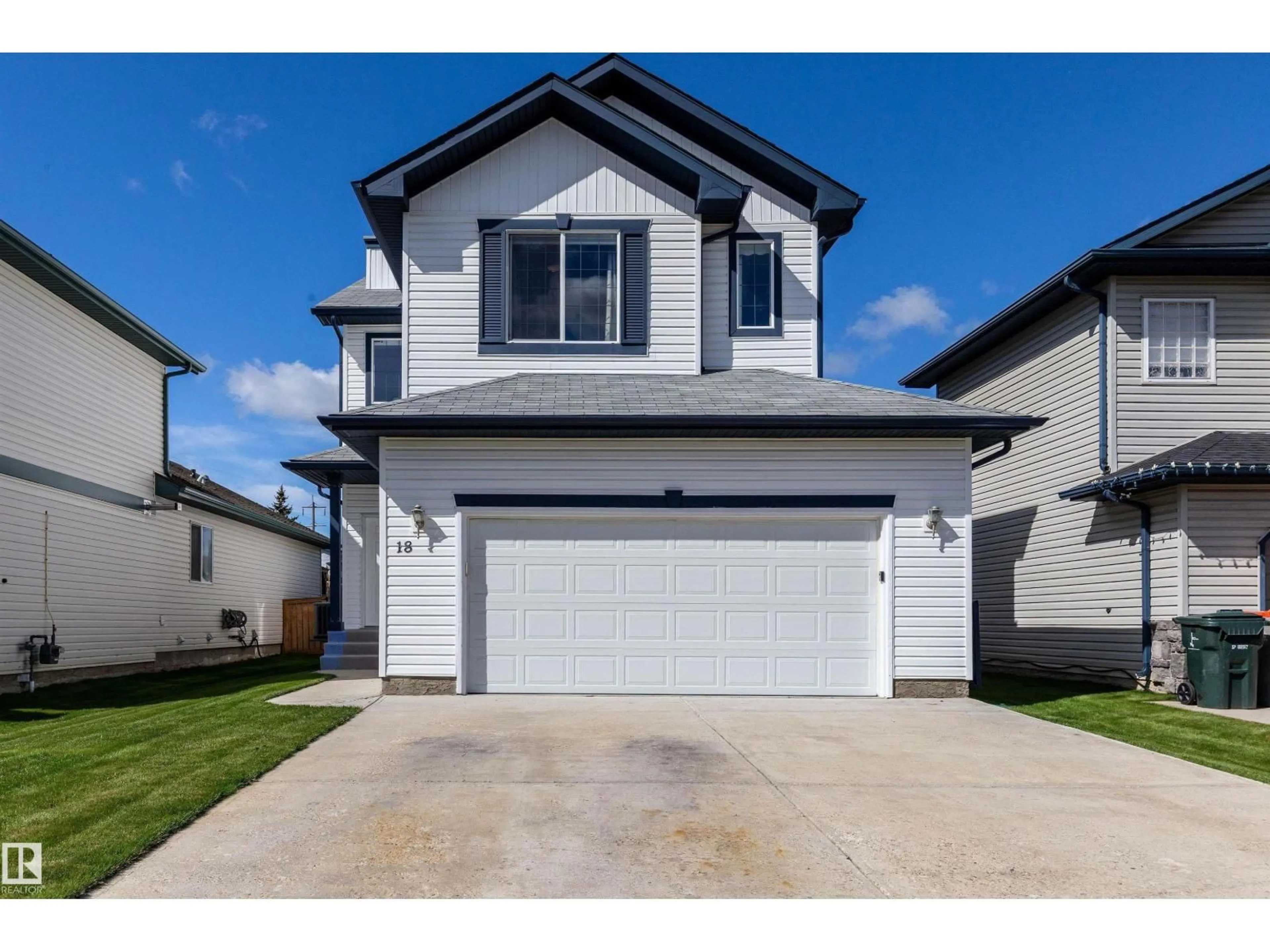 Home with vinyl exterior material, street for 18 GRAYRIDGE BA, Stony Plain Alberta T7Z2P9