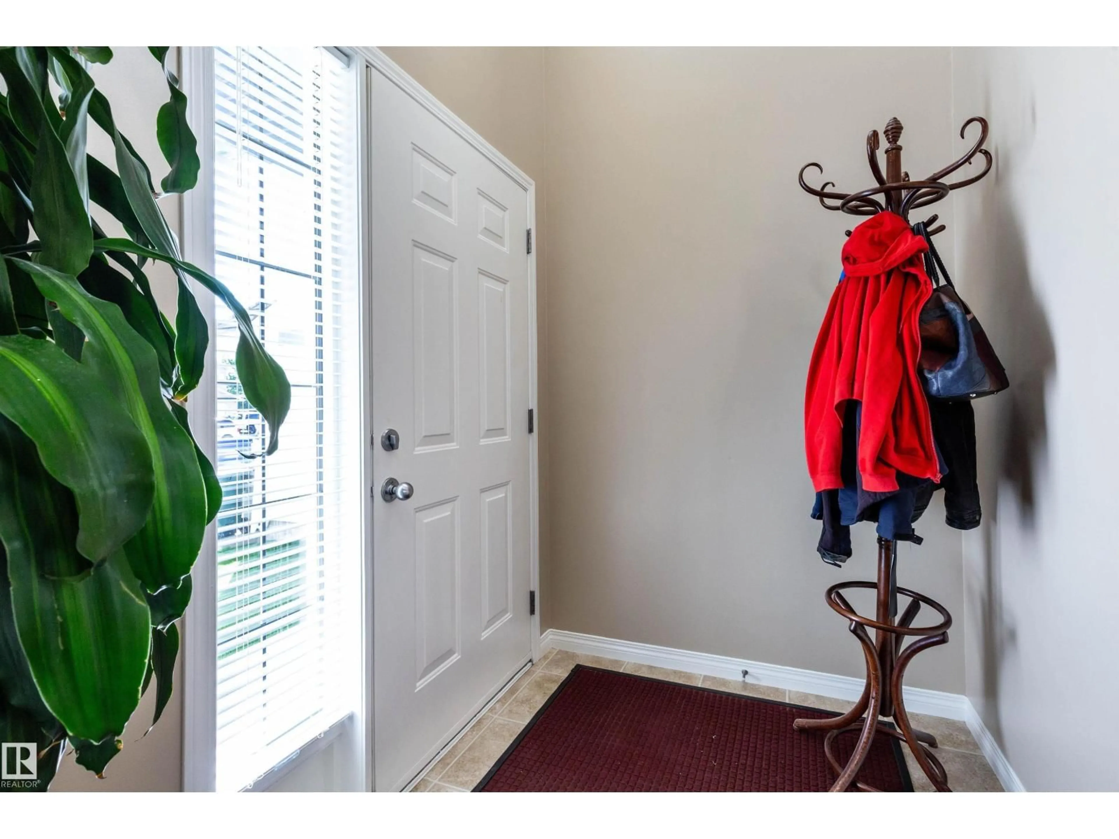 Indoor entryway for 18 GRAYRIDGE BA, Stony Plain Alberta T7Z2P9