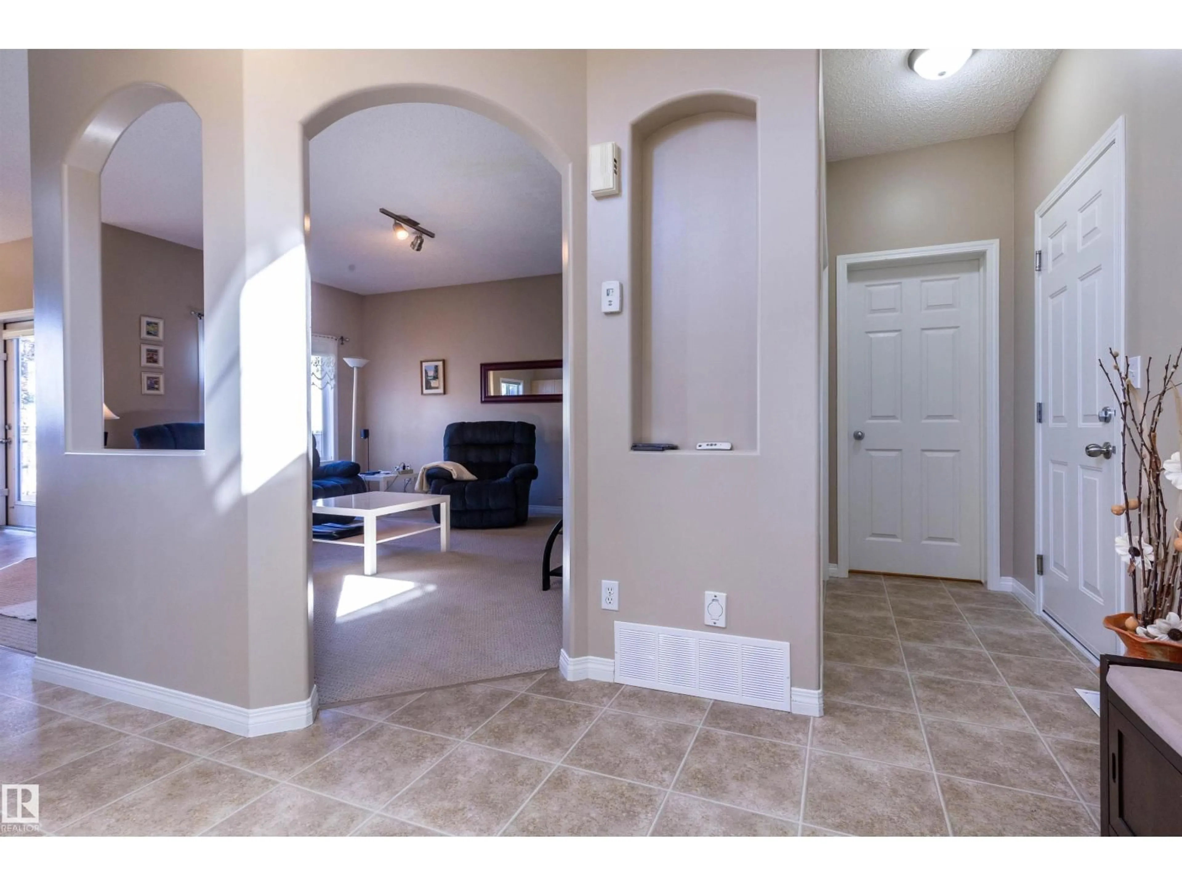 Indoor entryway for 18 GRAYRIDGE BA, Stony Plain Alberta T7Z2P9