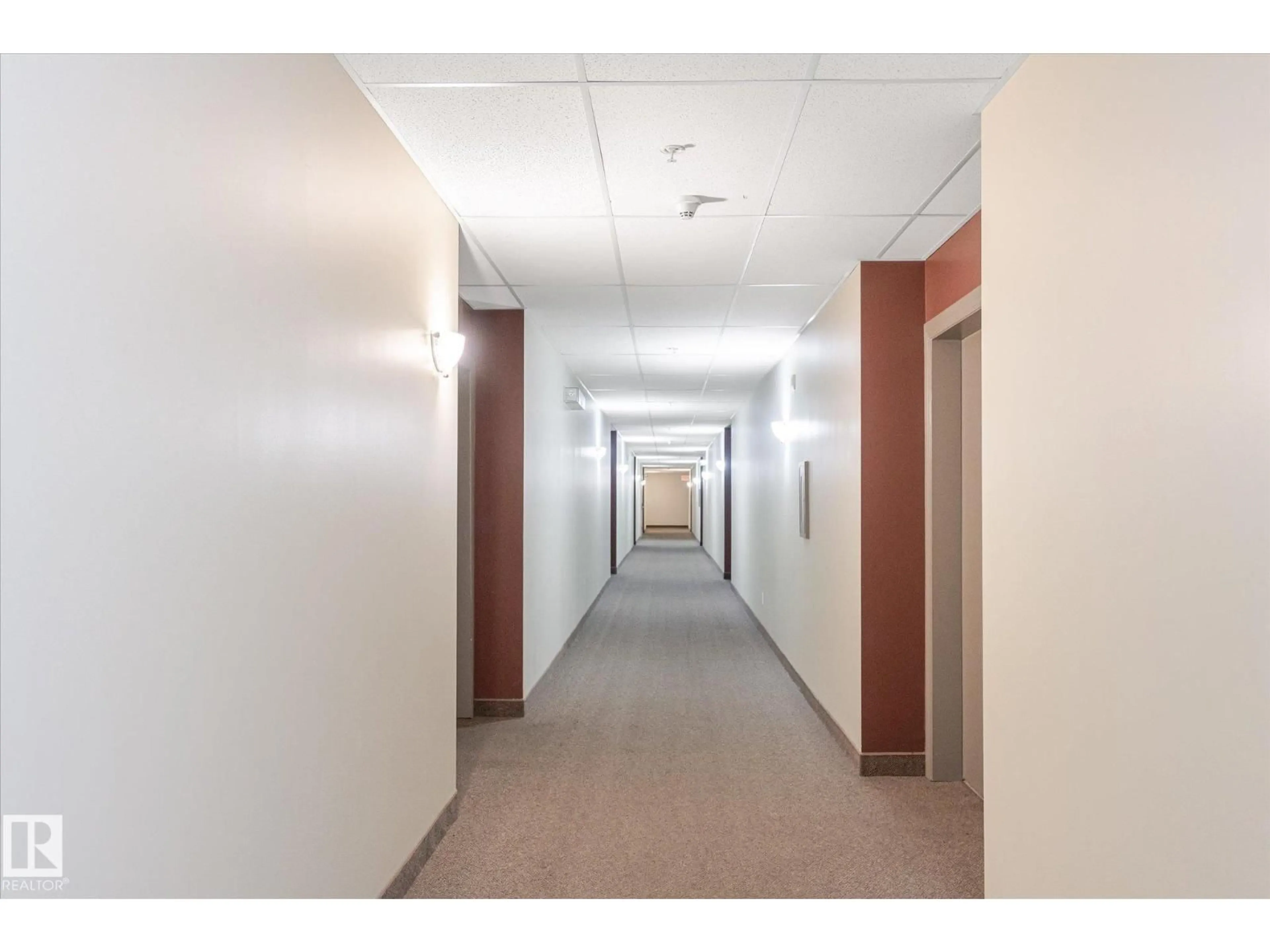 Indoor foyer for 224 - 4304 139 AV NW, Edmonton Alberta T5Y2Y2