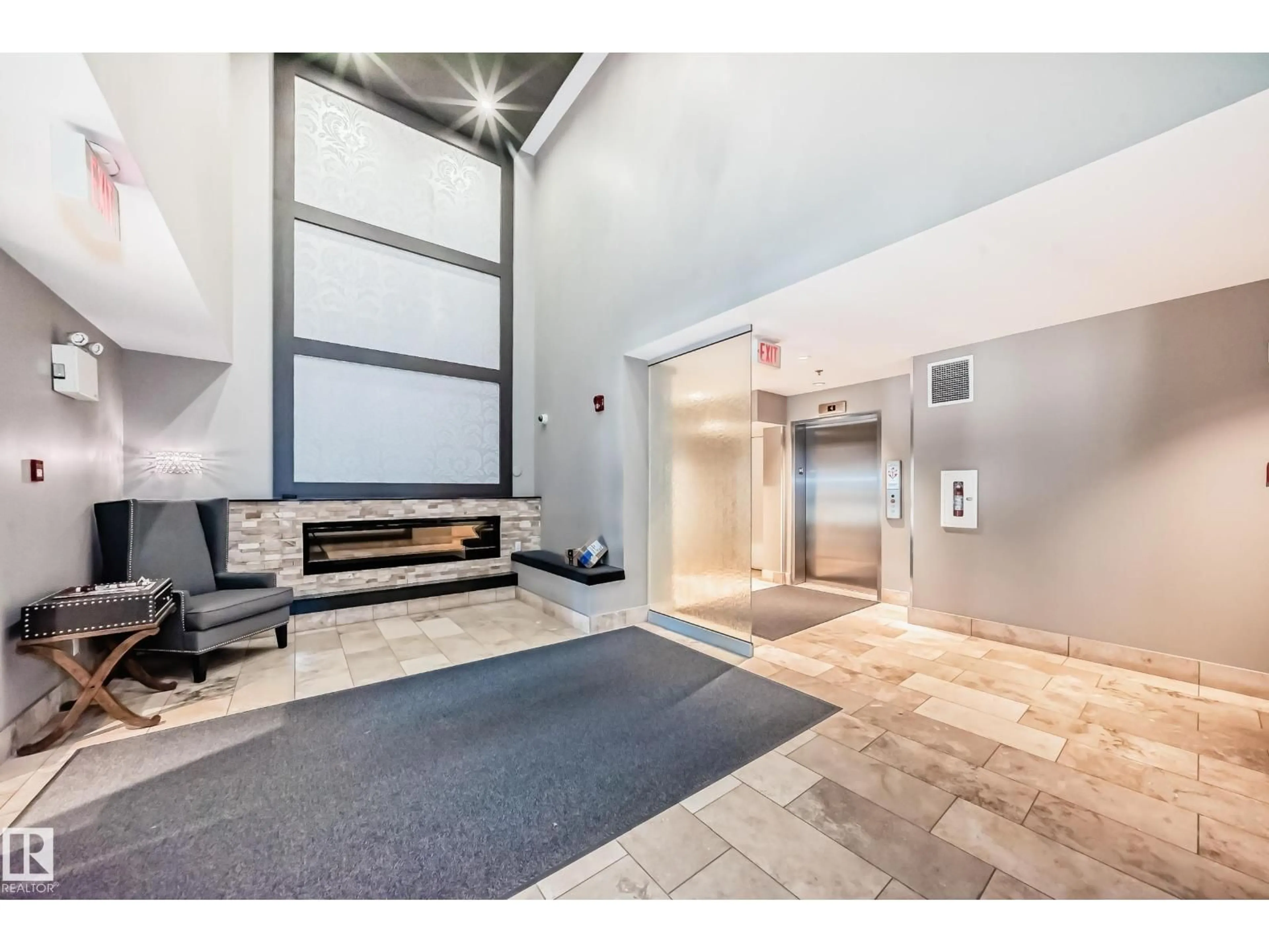 Indoor foyer for 205 11710 87 AV, Edmonton Alberta T6G0Y3