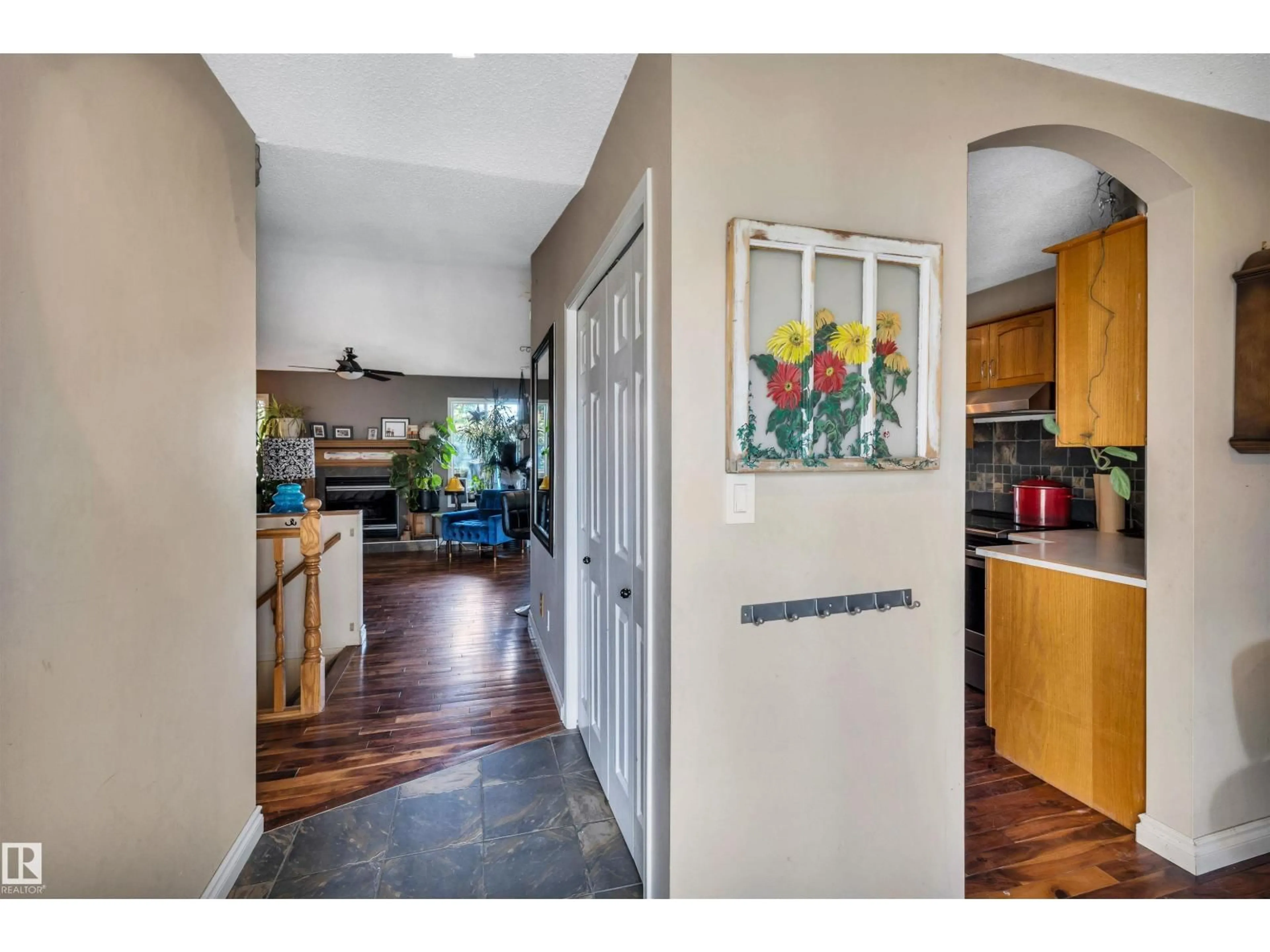 Indoor entryway for 1 HENRI CL, St. Albert Alberta T8N6B2