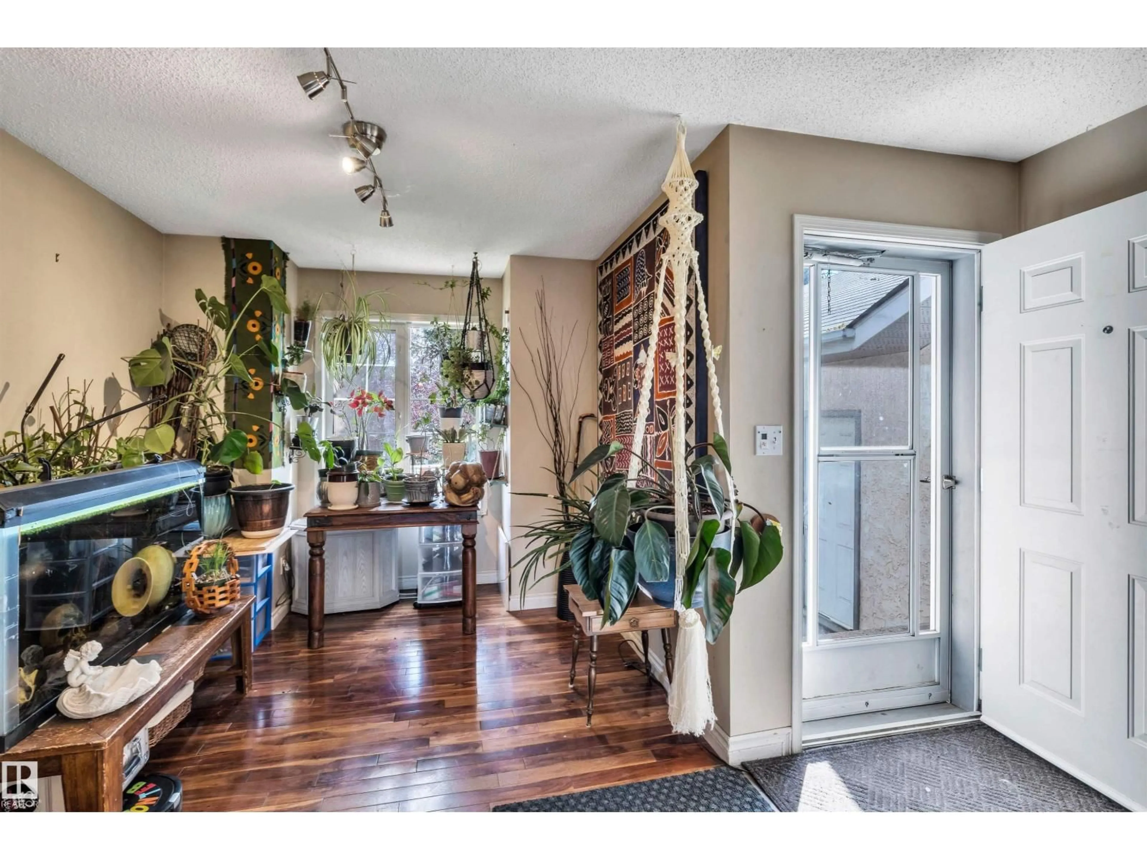 Indoor entryway for 1 HENRI CL, St. Albert Alberta T8N6B2