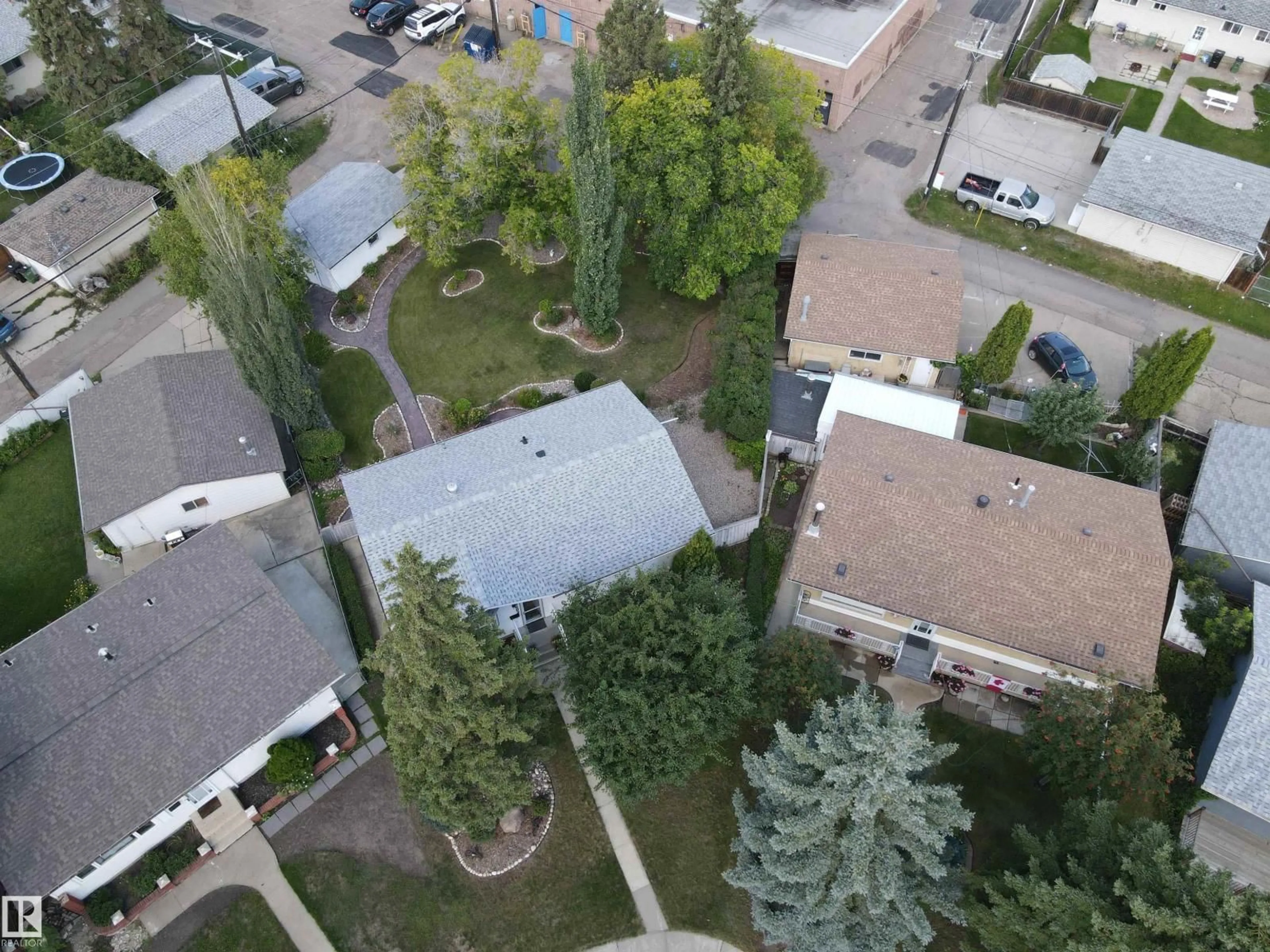 A pic from outside/outdoor area/front of a property/back of a property/a pic from drone, street for NW - 8602 158 ST, Edmonton Alberta T5R2C4