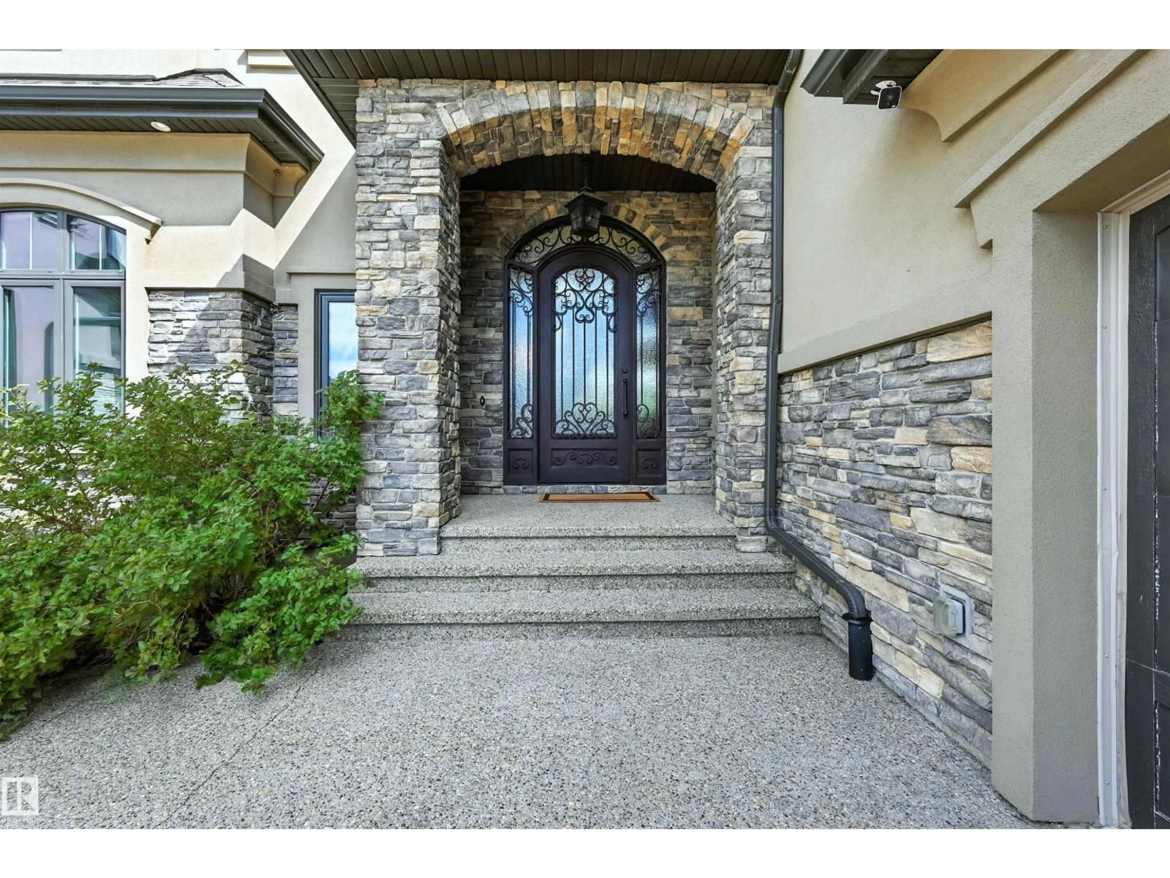 Indoor entryway for 631 HOWATT DR, Edmonton Alberta T6W2T6