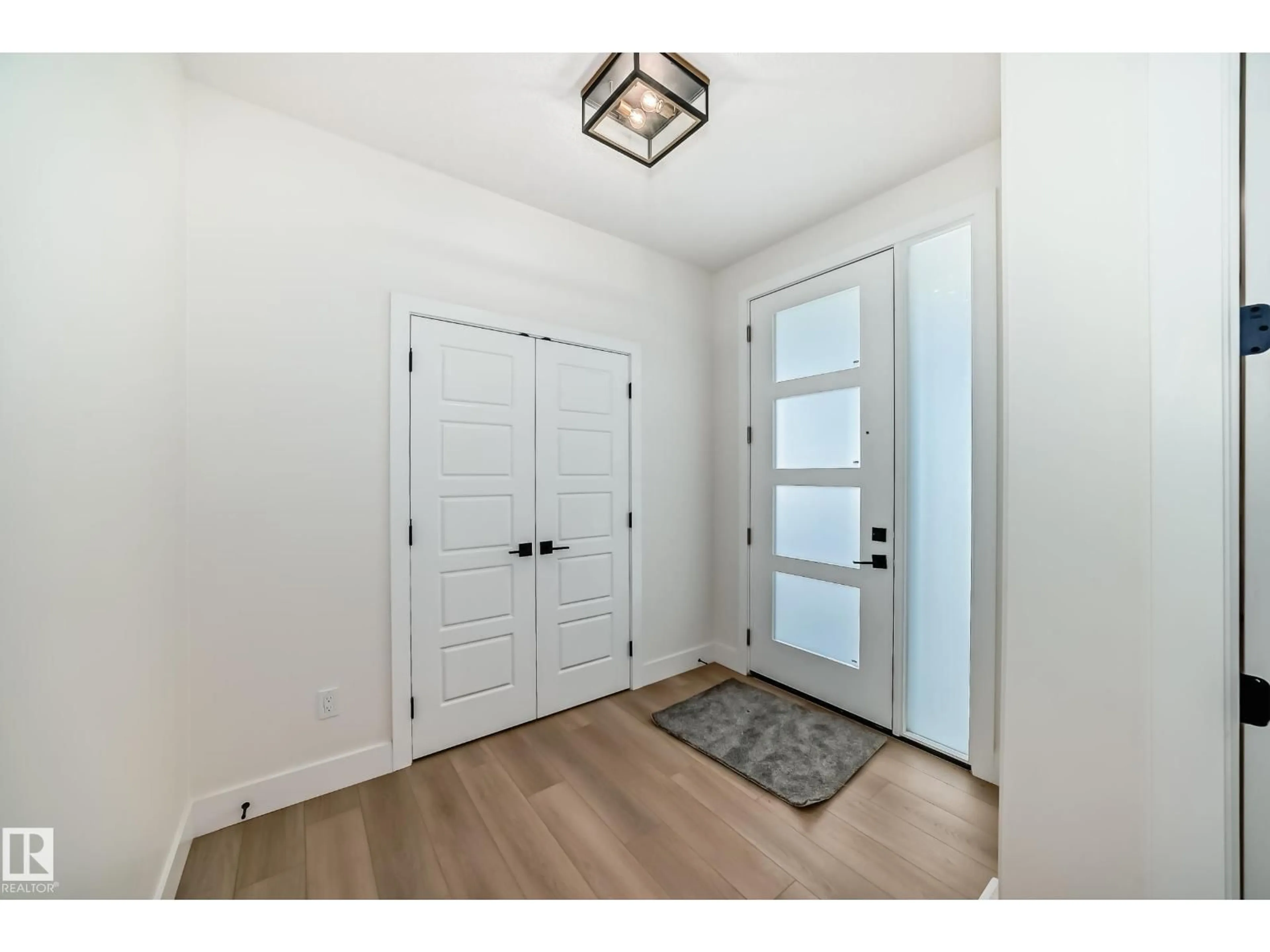 Indoor entryway for 100 RUE MONETTE, Beaumont Alberta T4X1S8