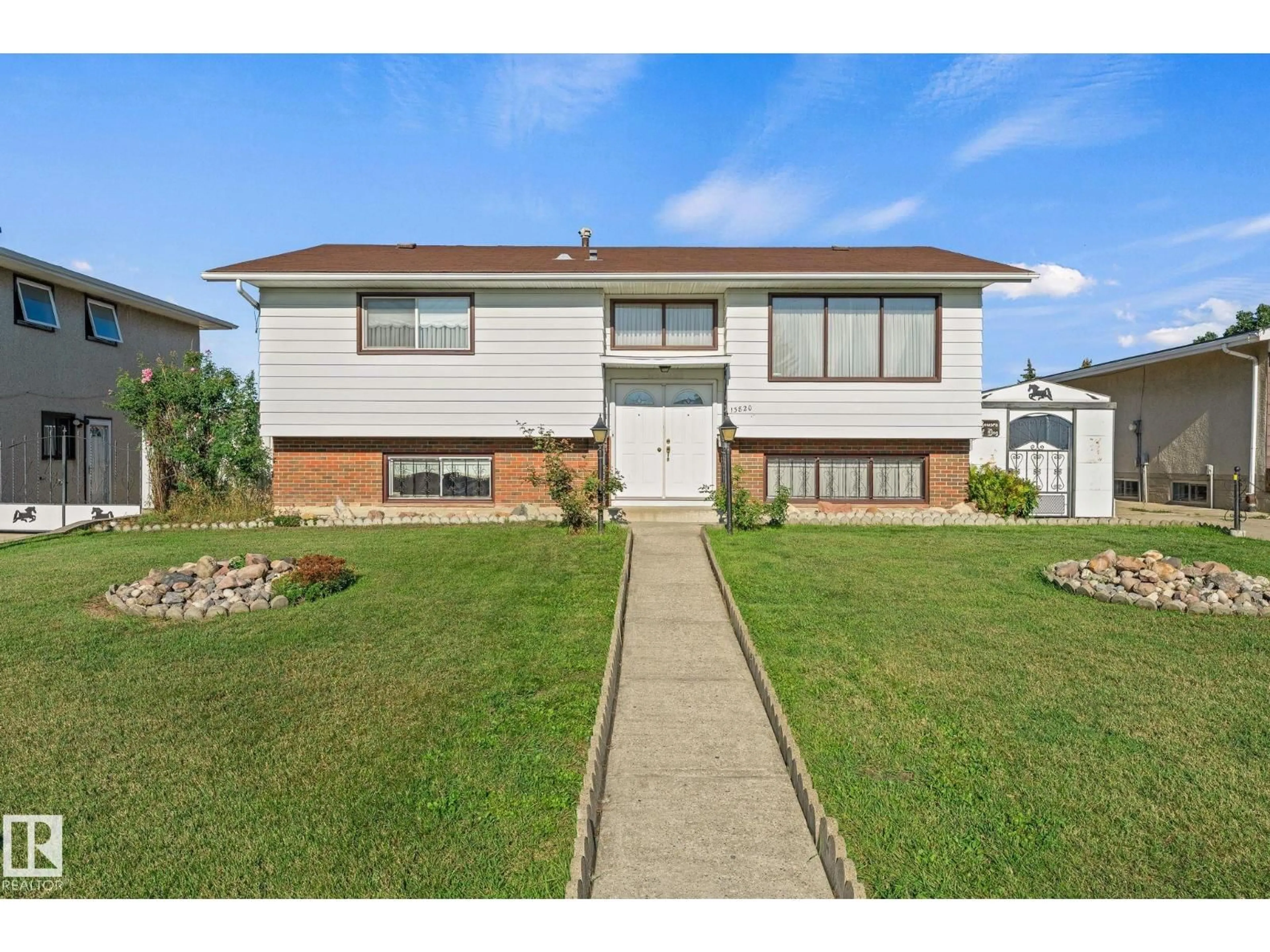 Home with vinyl exterior material, street for 13820 86 ST, Edmonton Alberta T5E3C1