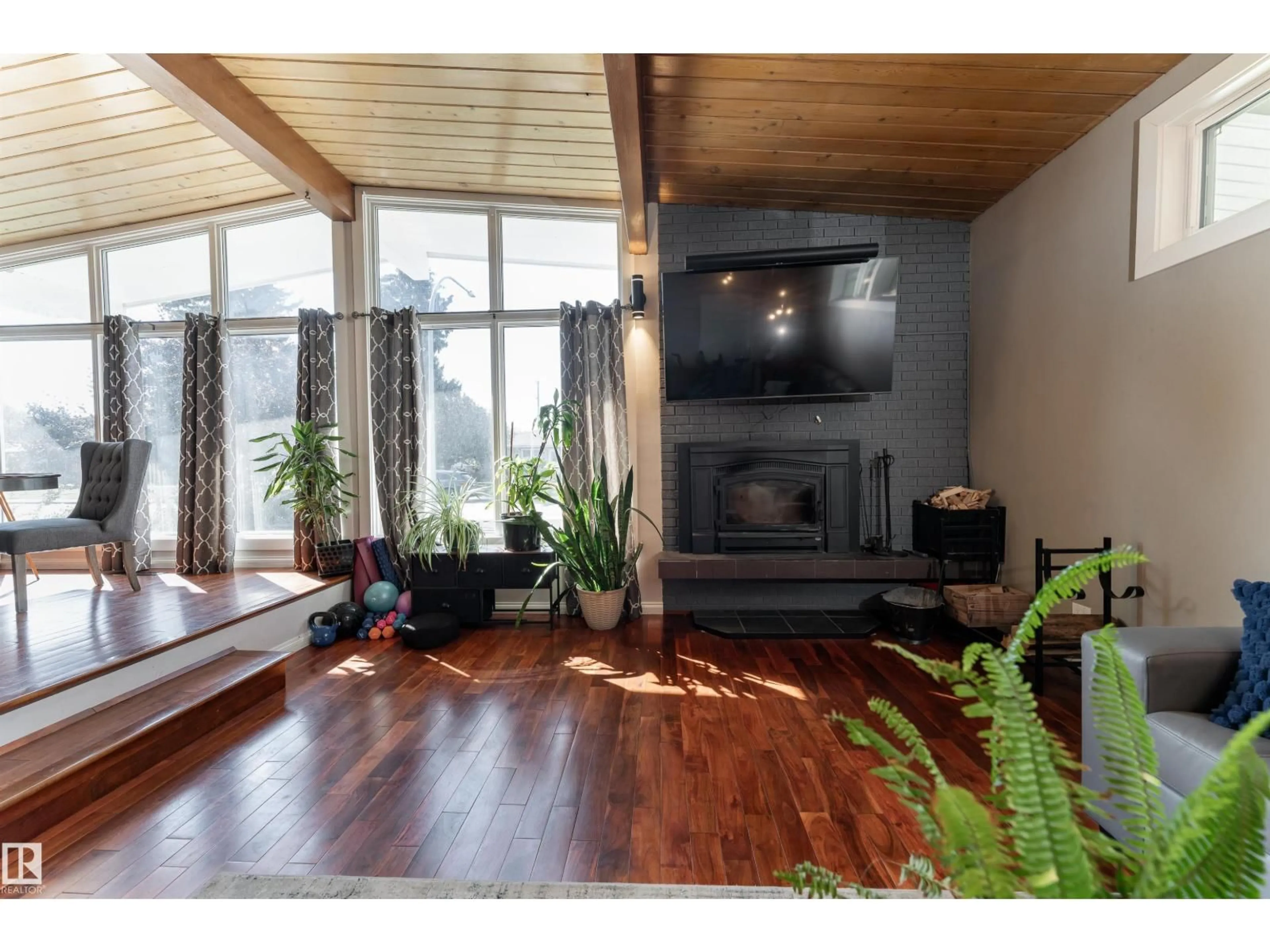 Unknown for 6004 102 AV, Edmonton Alberta T6A0N4
