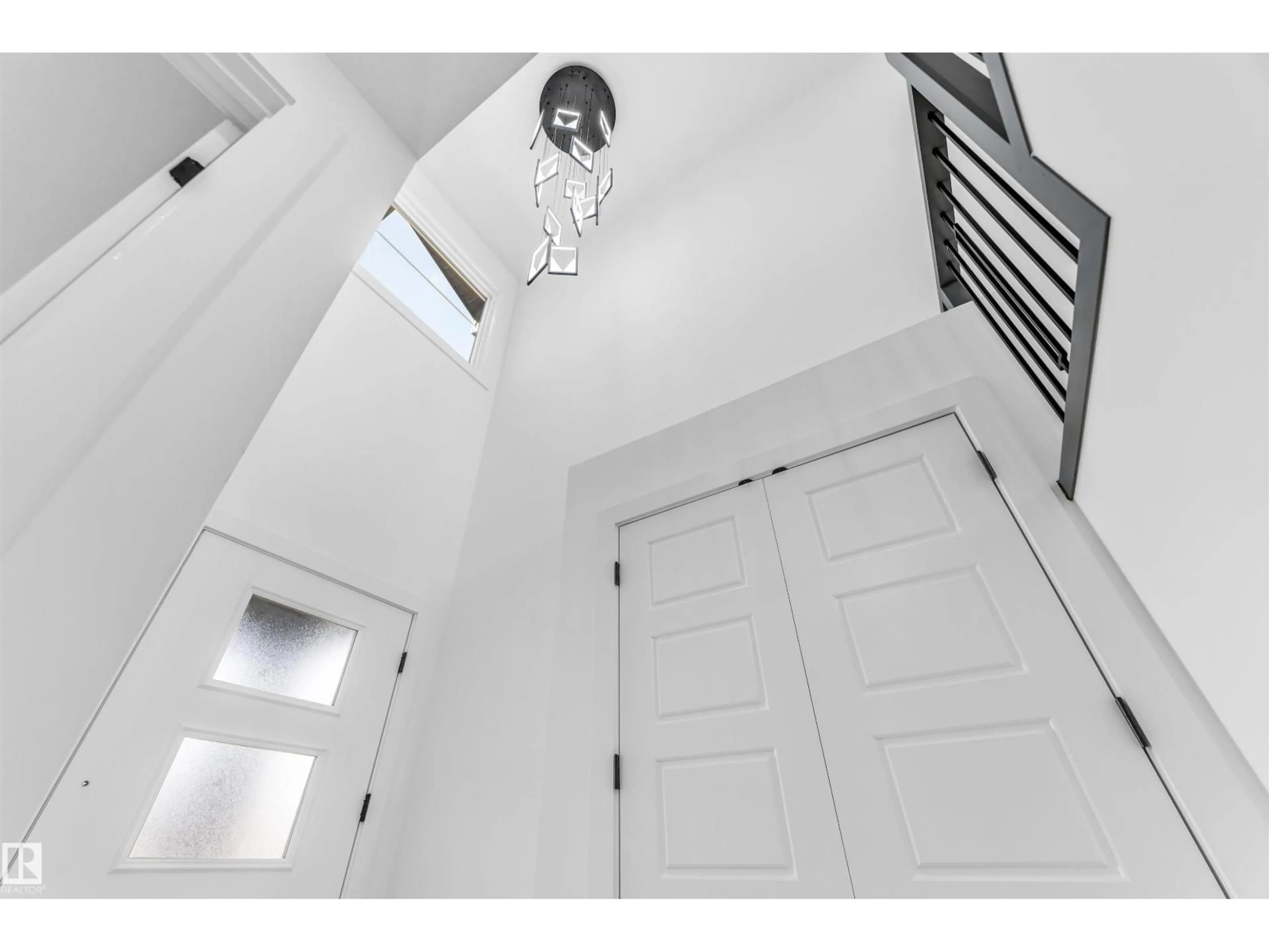 Indoor entryway for 41 HULL WD, Spruce Grove Alberta T7X0X5
