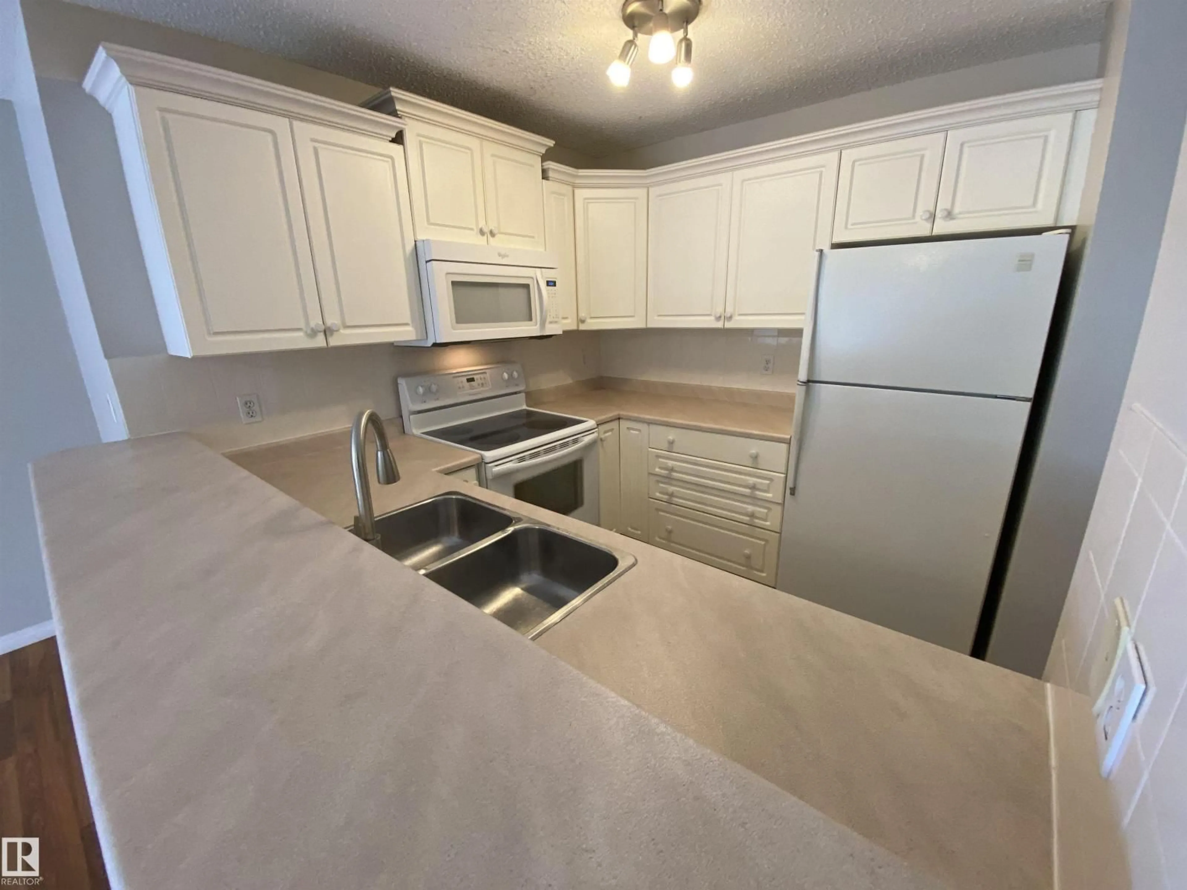 Standard kitchen, unknown for 304 - 6210 101 AV, Edmonton Alberta T6A0H1