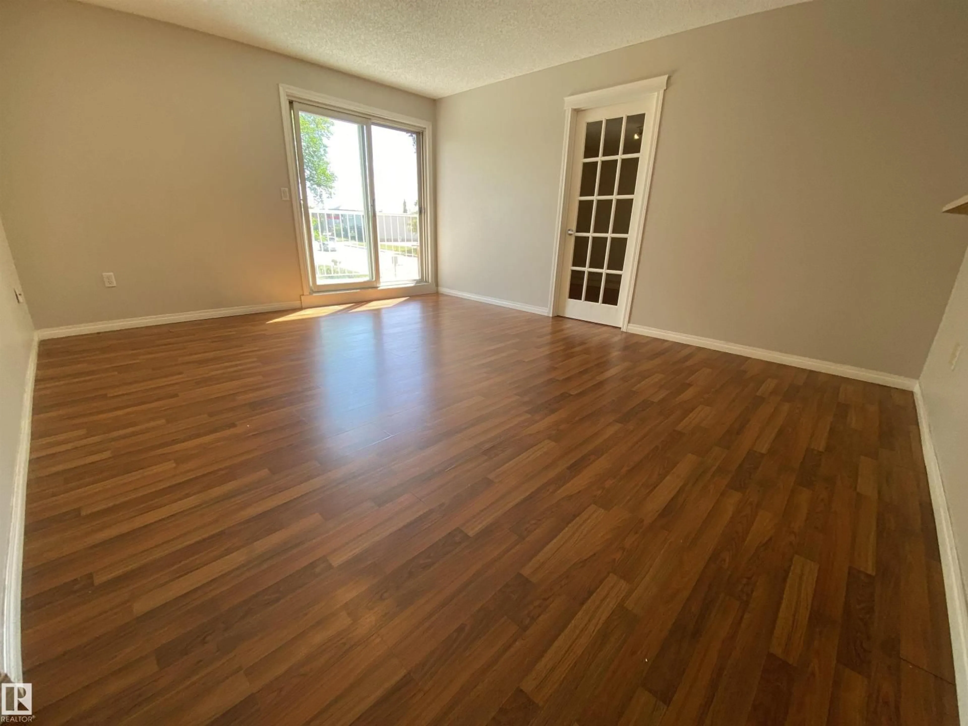 A pic of a room for 304 - 6210 101 AV, Edmonton Alberta T6A0H1