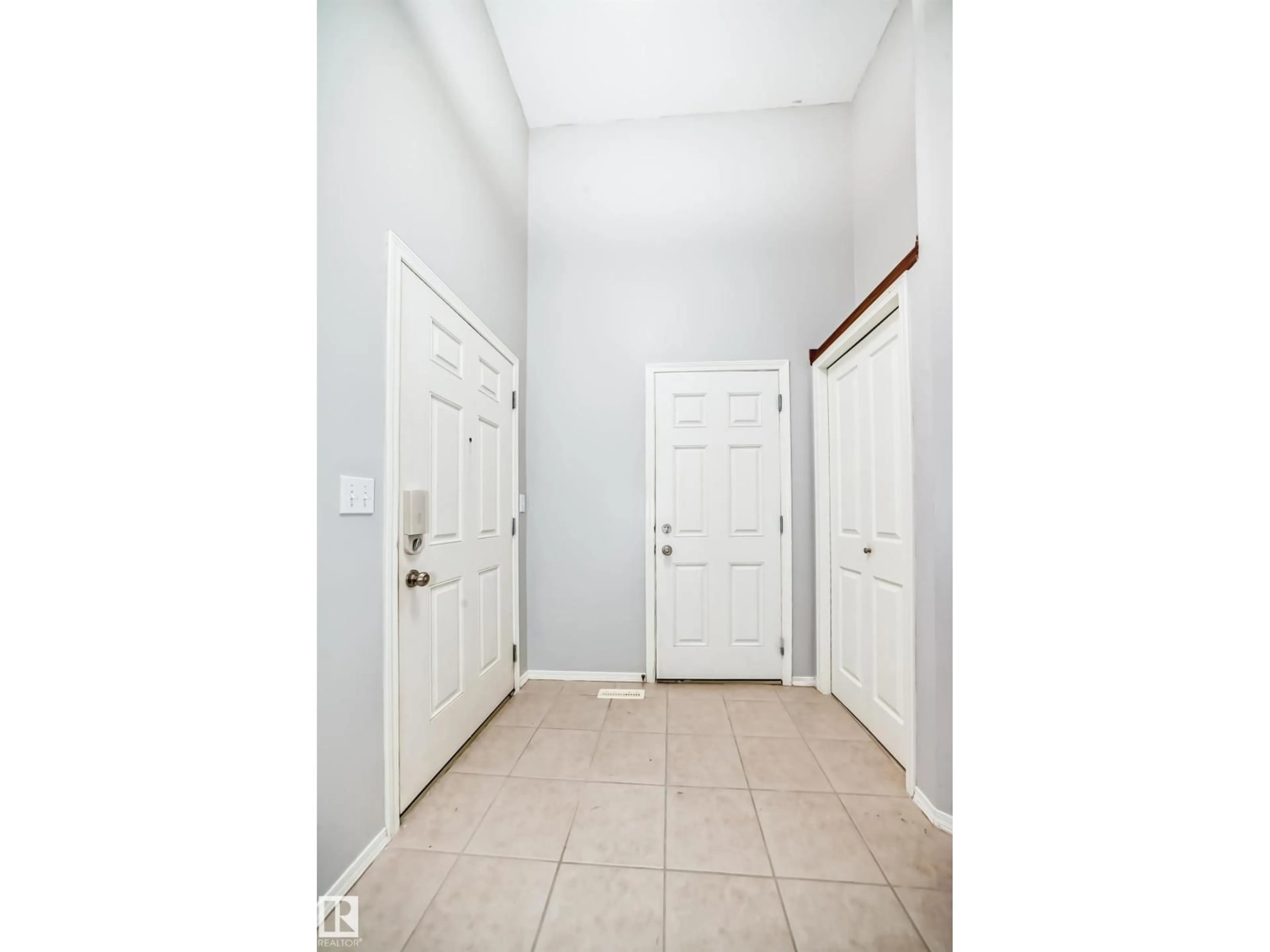 Indoor entryway for 39 KIRTON, Red Deer Alberta T4E4E9