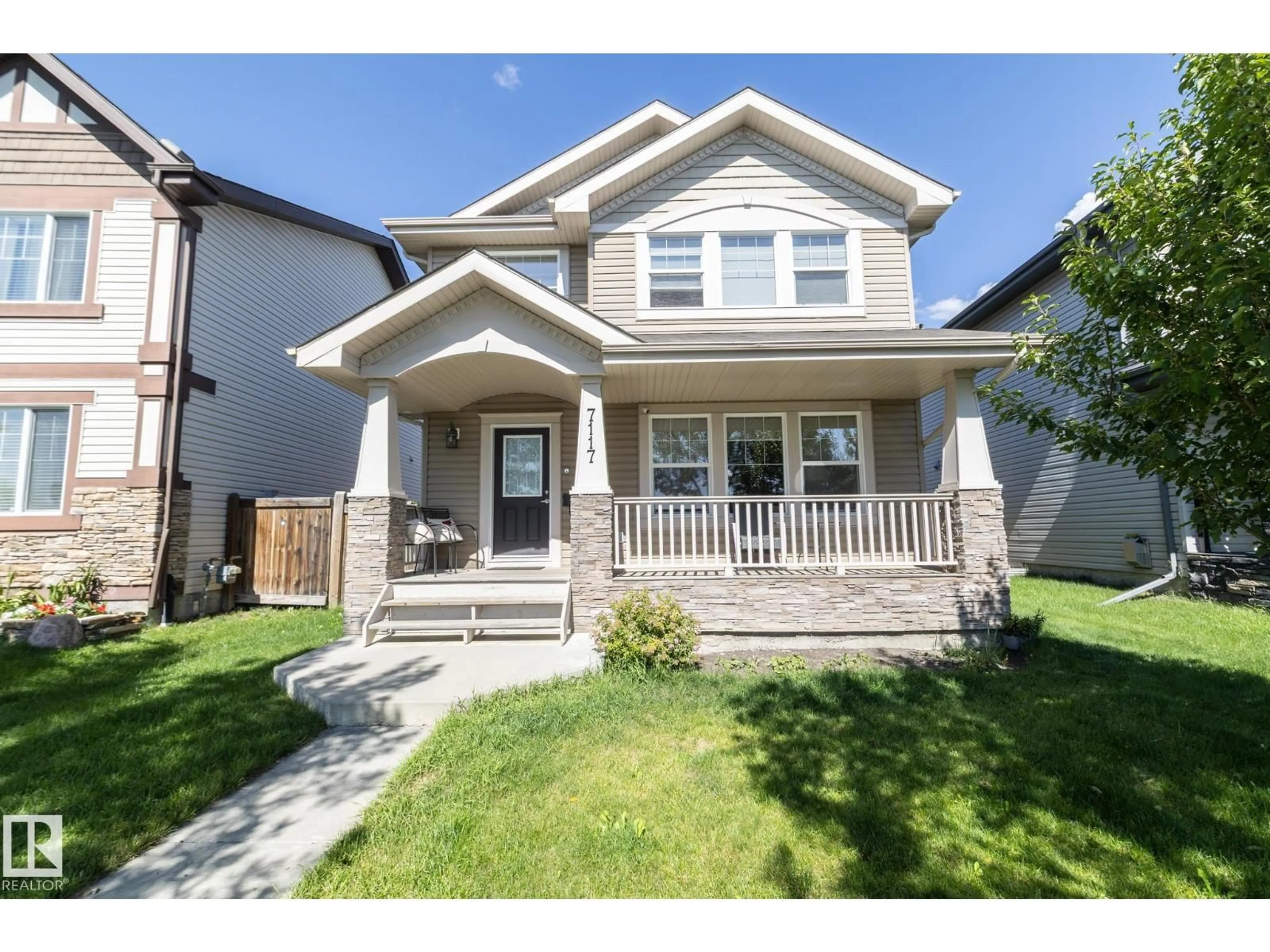 Home with vinyl exterior material, street for 7117 SOUTH TERWILLEGAR DR, Edmonton Alberta T6R0R5