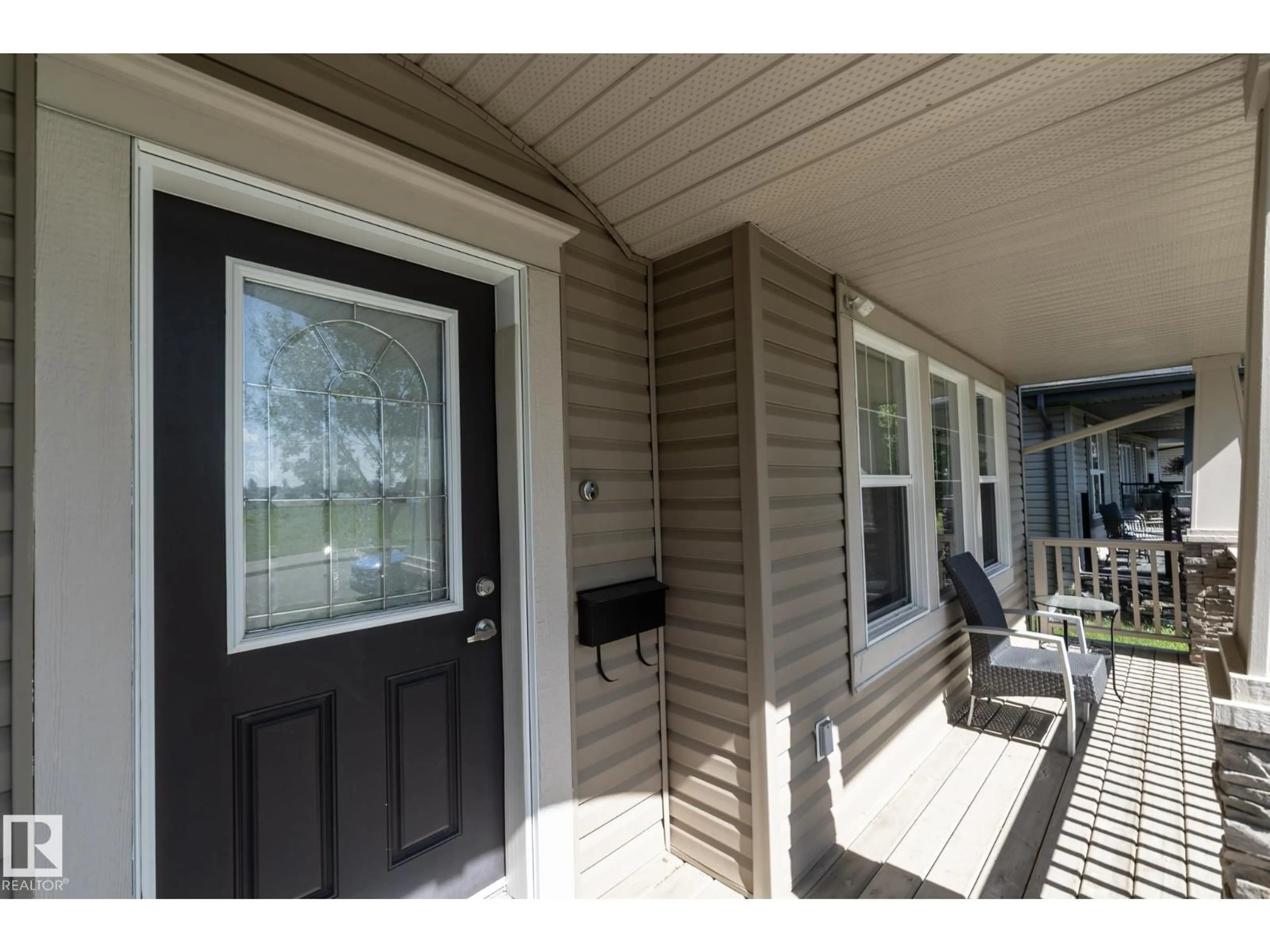 Indoor entryway for 7117 SOUTH TERWILLEGAR DR, Edmonton Alberta T6R0R5