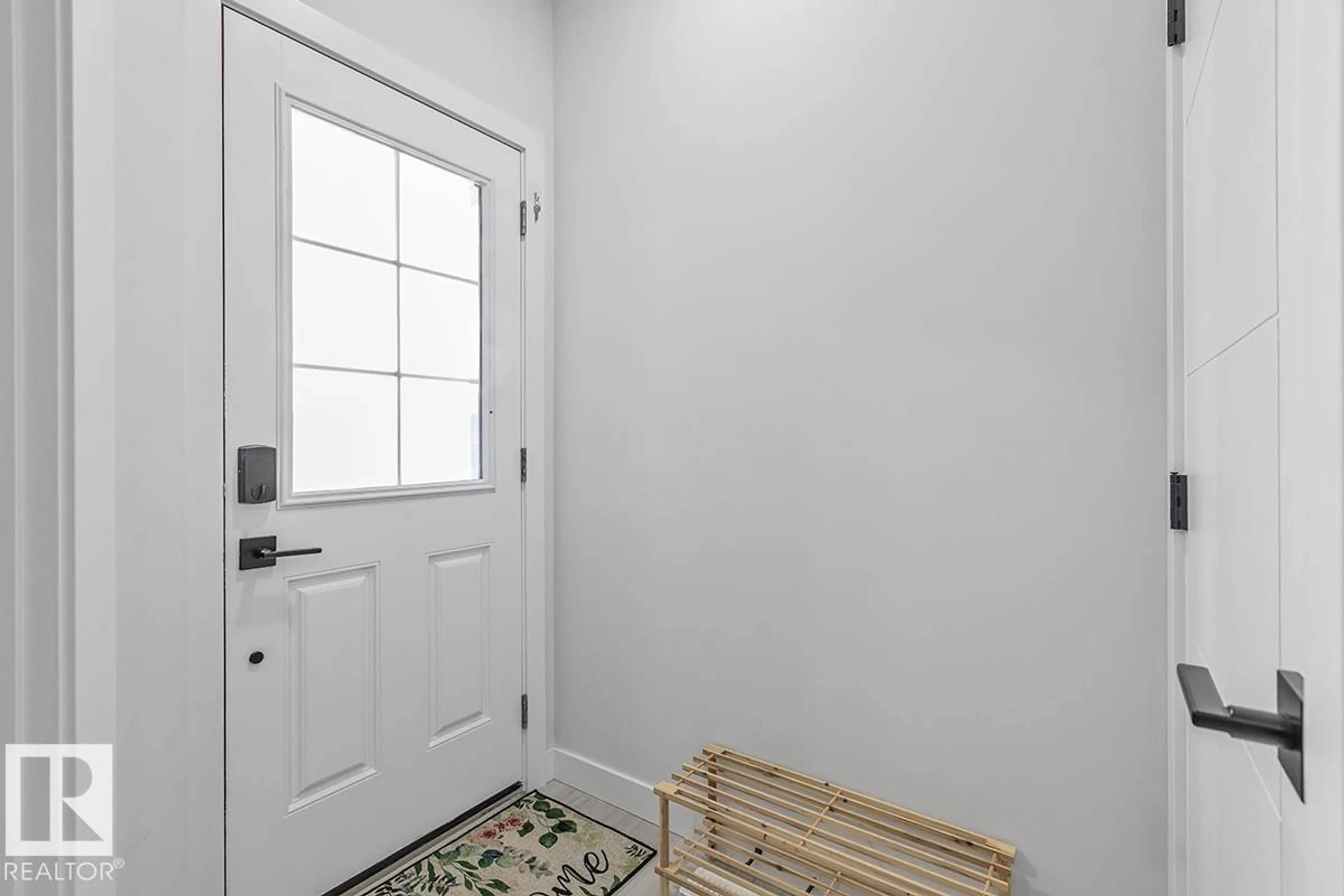Indoor entryway for 1154 GOLDFINCH CR, Edmonton Alberta T5S0R1
