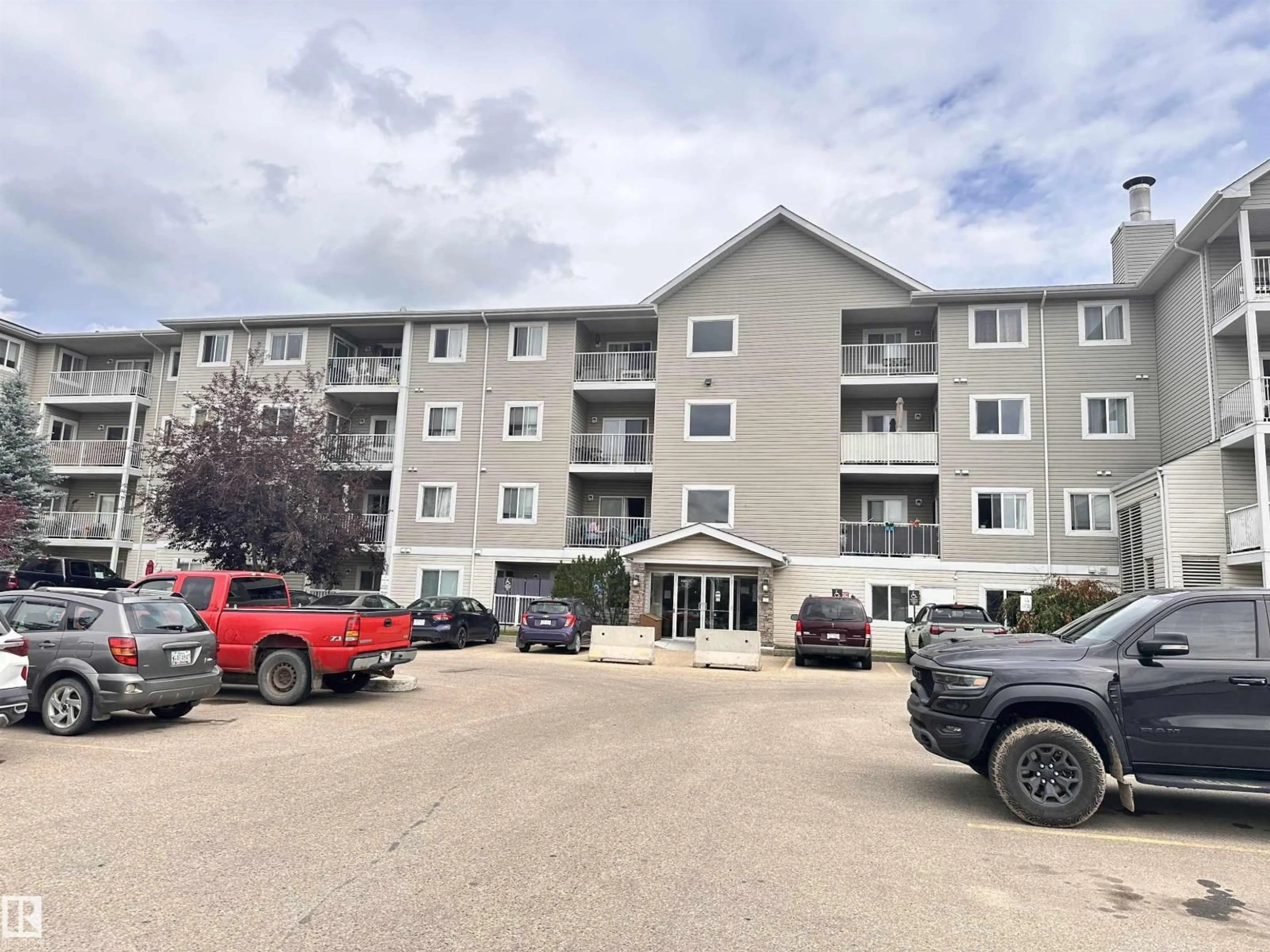 A pic from outside/outdoor area/front of a property/back of a property/a pic from drone, building for 232 - 4309 33 ST, Stony Plain Alberta T7Z0C4