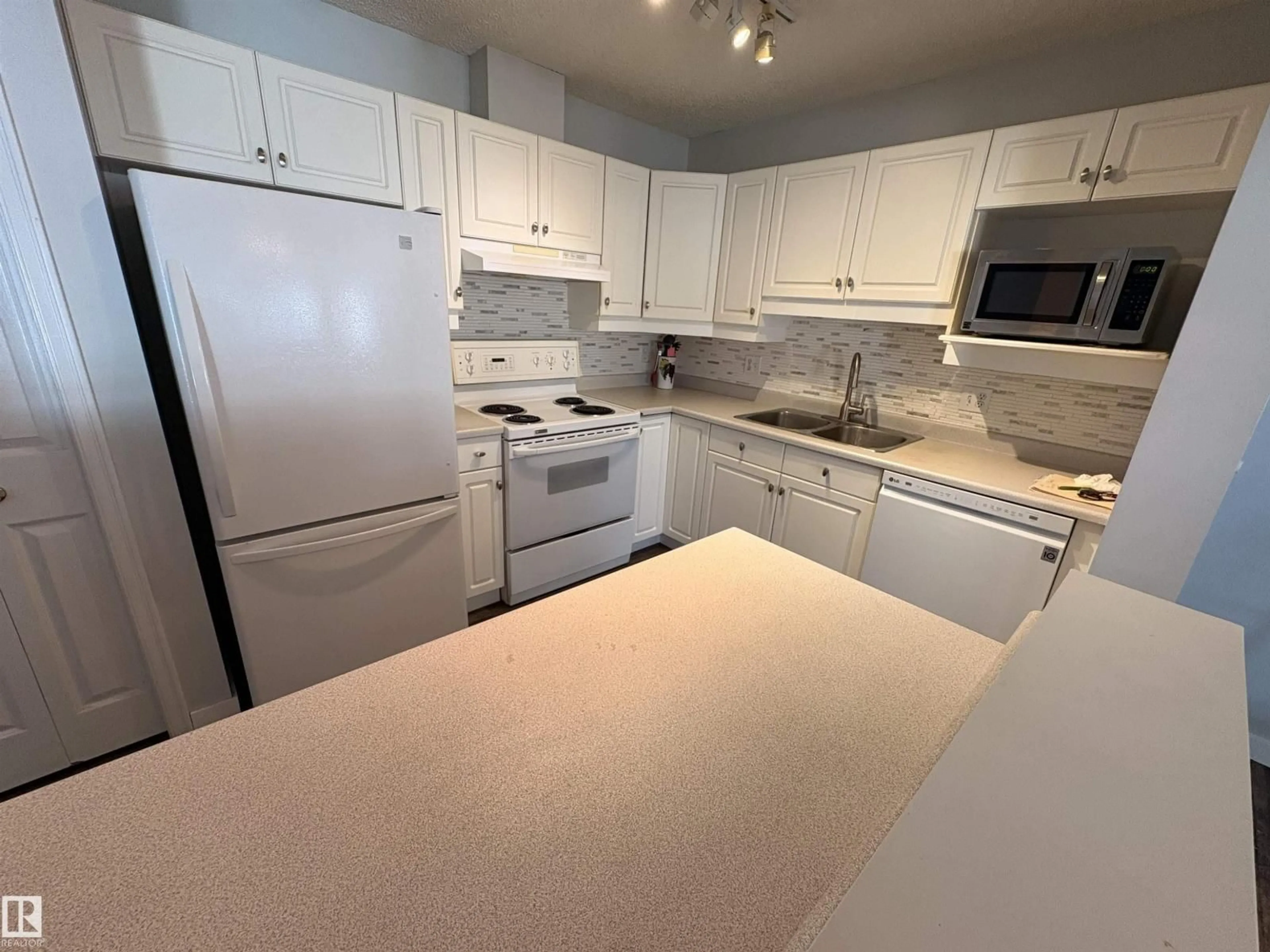 Standard kitchen, unknown for 3 - 60 POIRIER AV, St. Albert Alberta T8N6M6