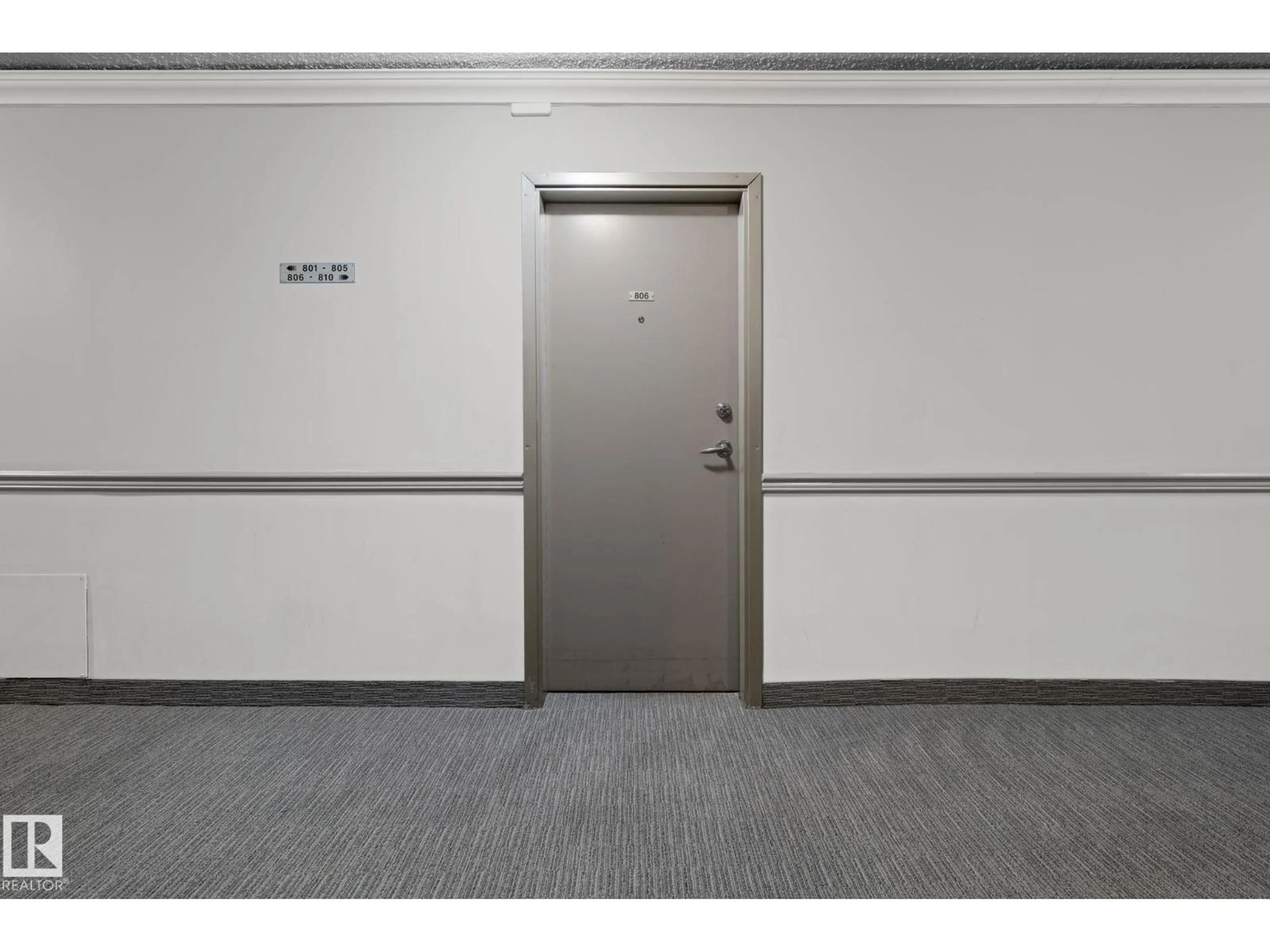 Indoor foyer for 9710 - 806 105 ST, Edmonton Alberta T5K1A4
