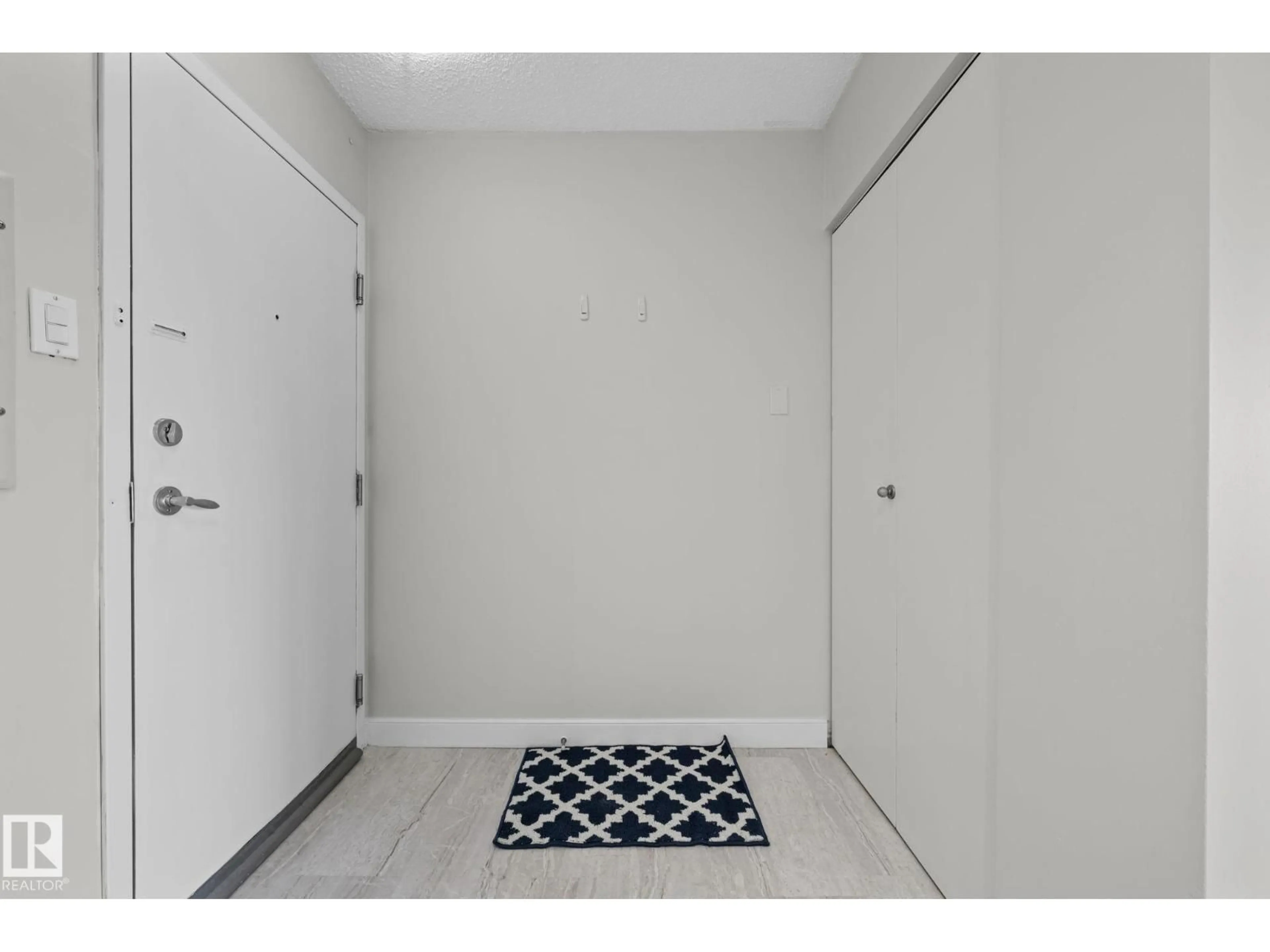 Indoor entryway for 9710 - 806 105 ST, Edmonton Alberta T5K1A4