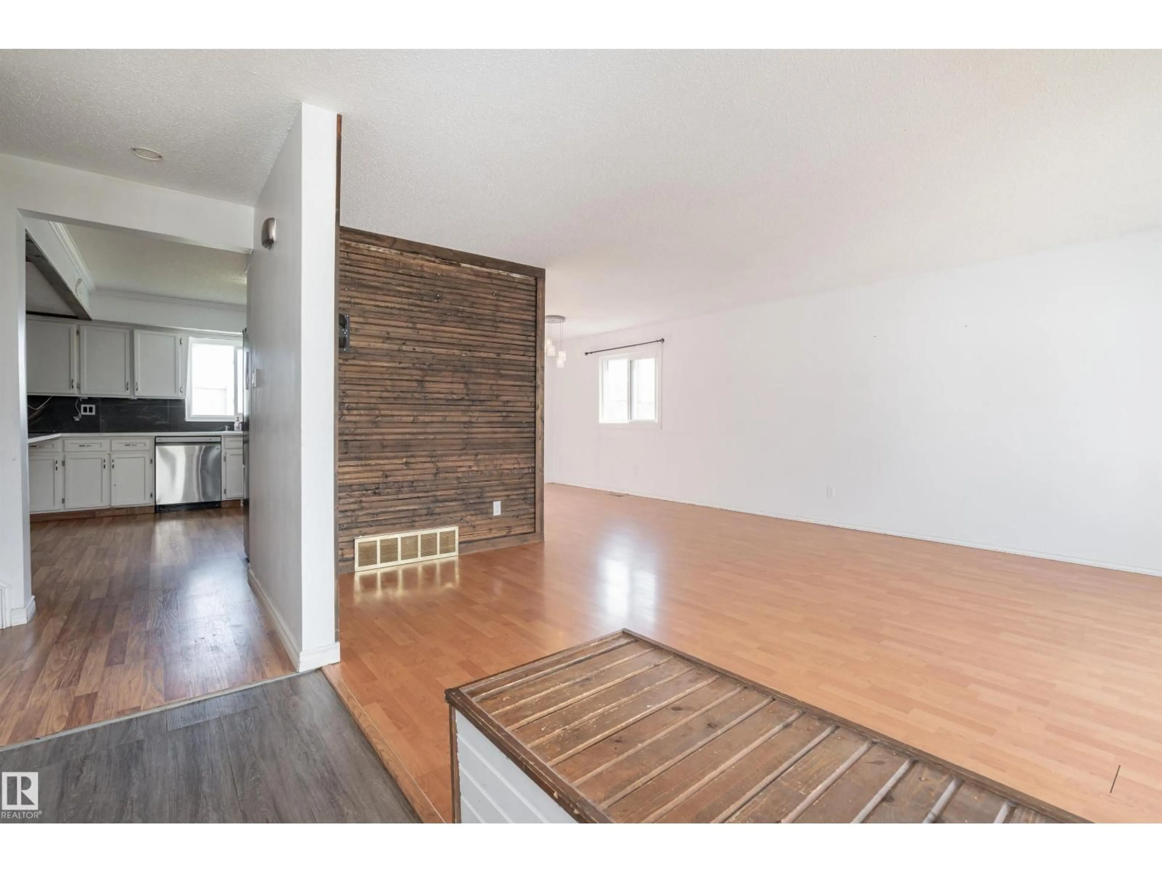 Unknown for NW - 17327 101 ST, Edmonton Alberta T5X4B6