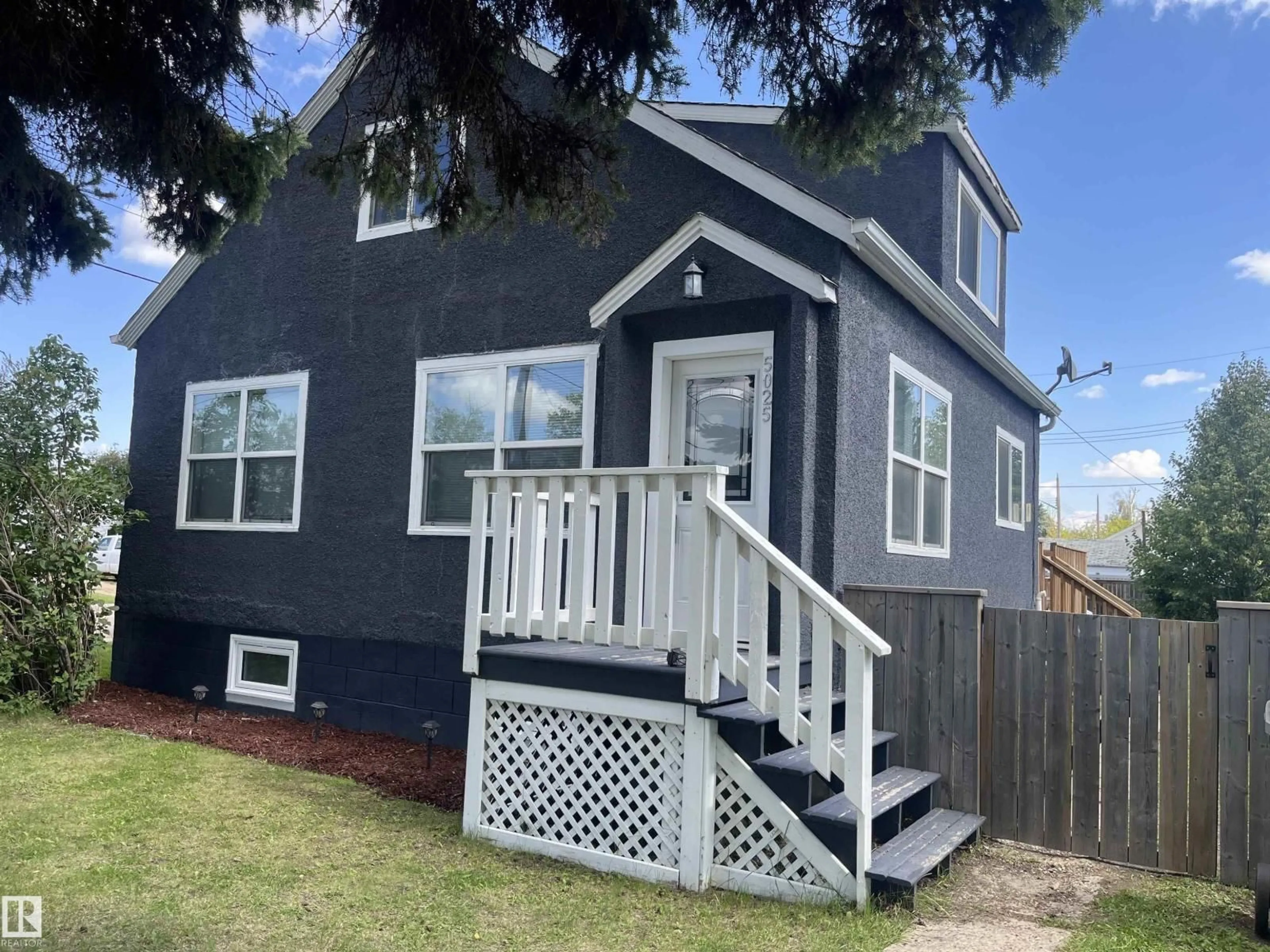 Home with vinyl exterior material, street for 5025 49 ST, Calmar Alberta T0C0V0
